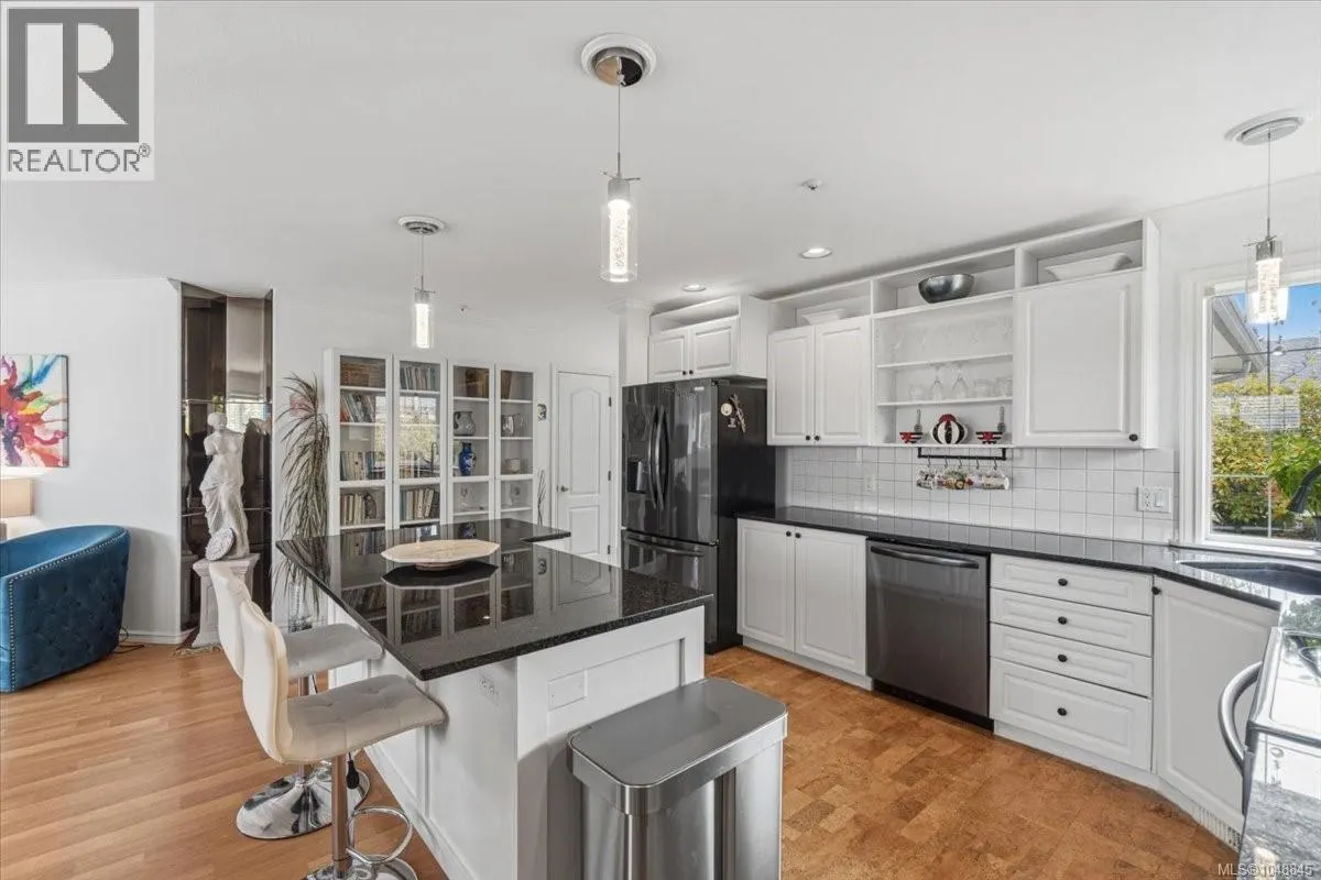 7 6595 Groveland Dr