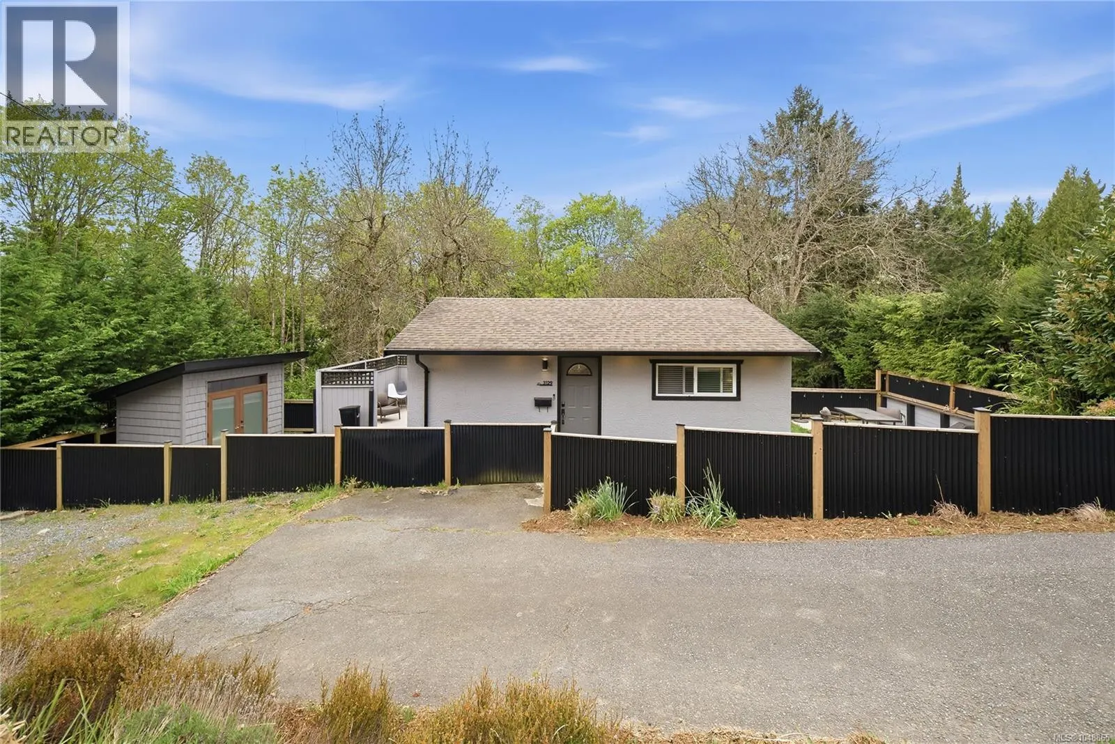3129 Departure Bay Rd