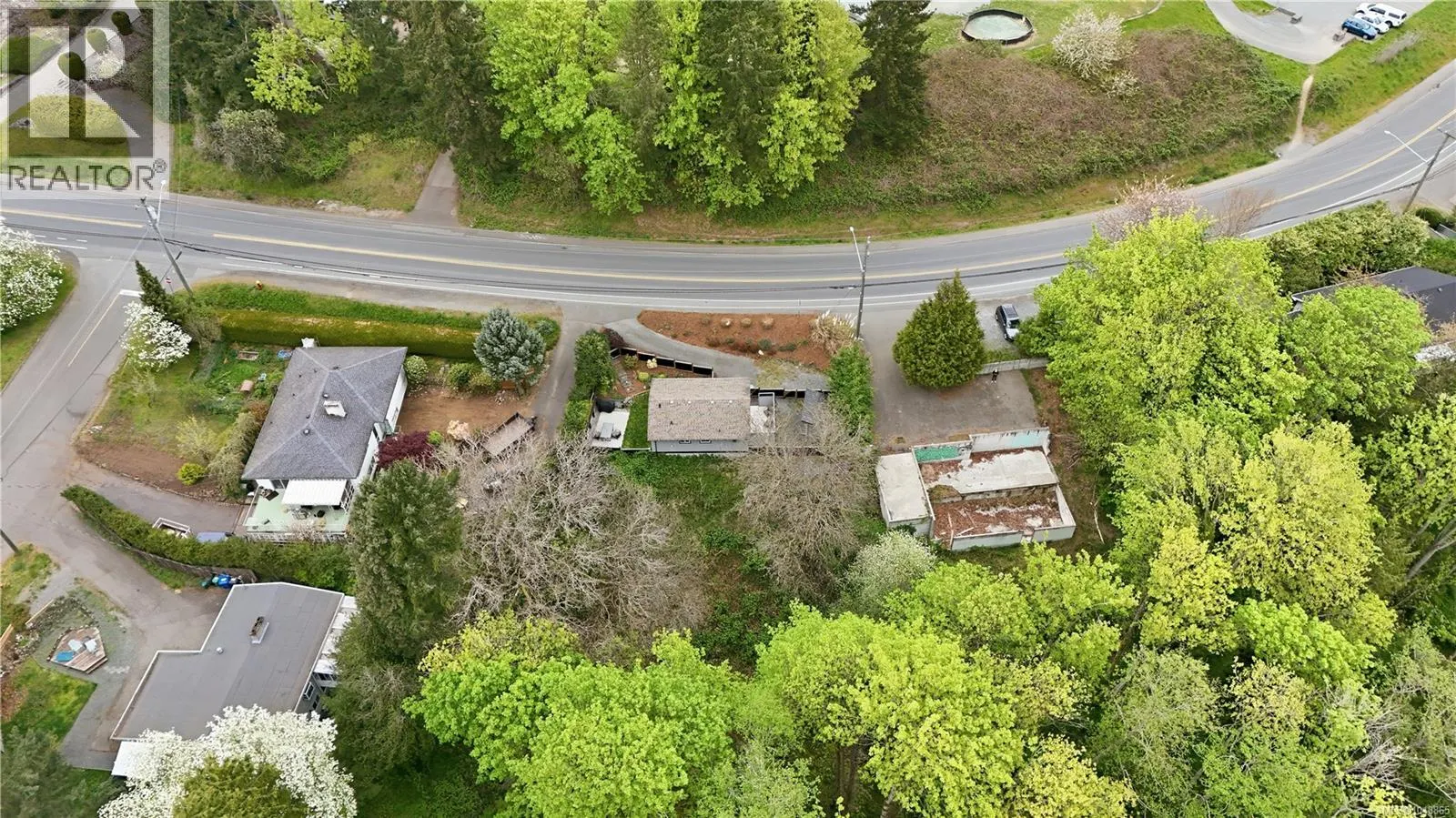 3129 Departure Bay Rd