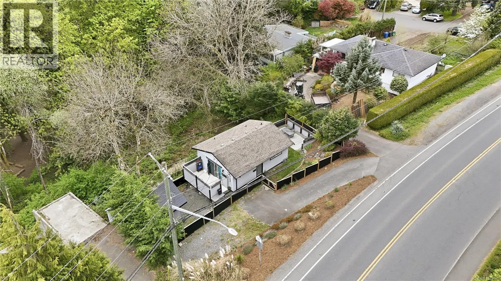3129 Departure Bay Rd
