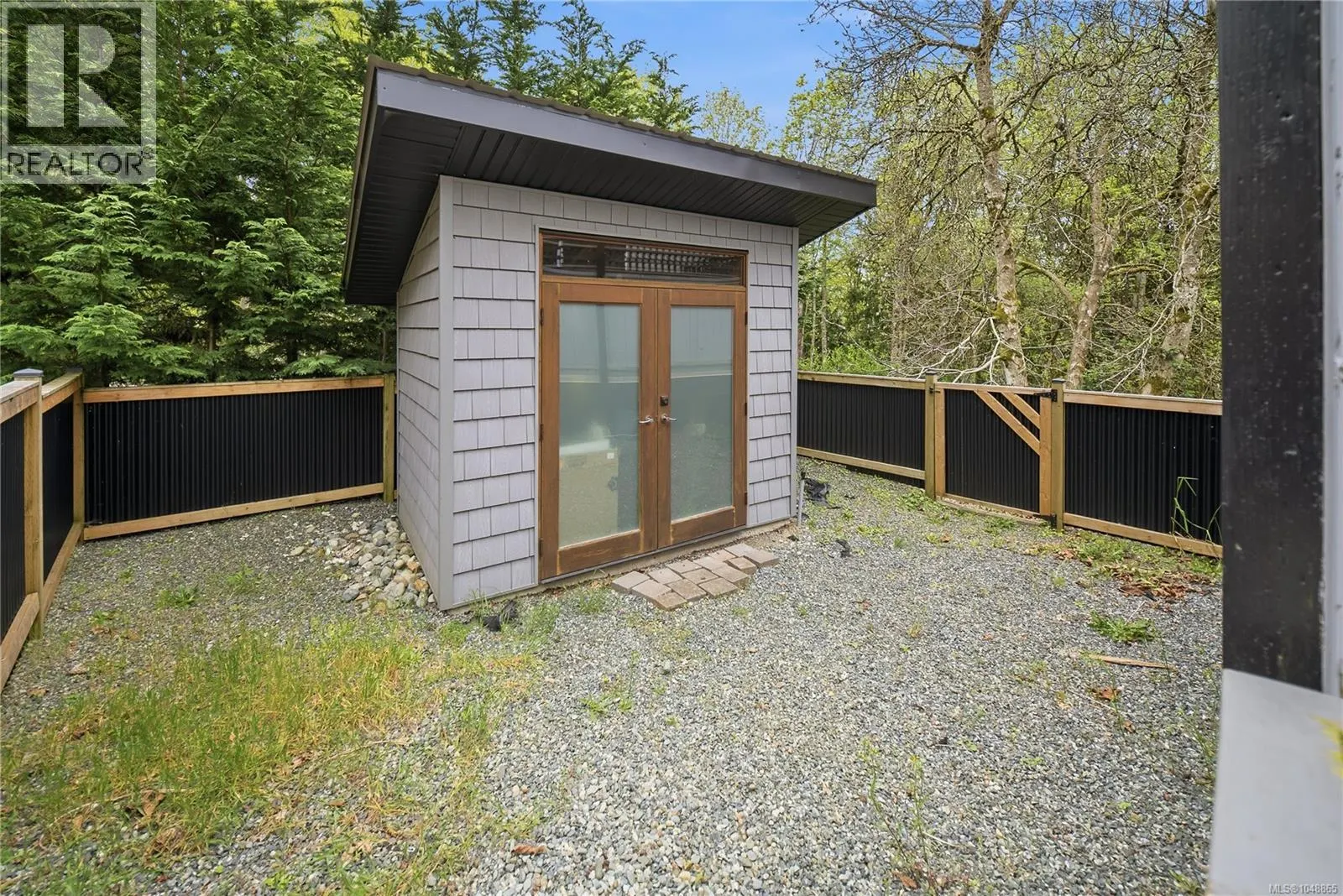 3129 Departure Bay Rd