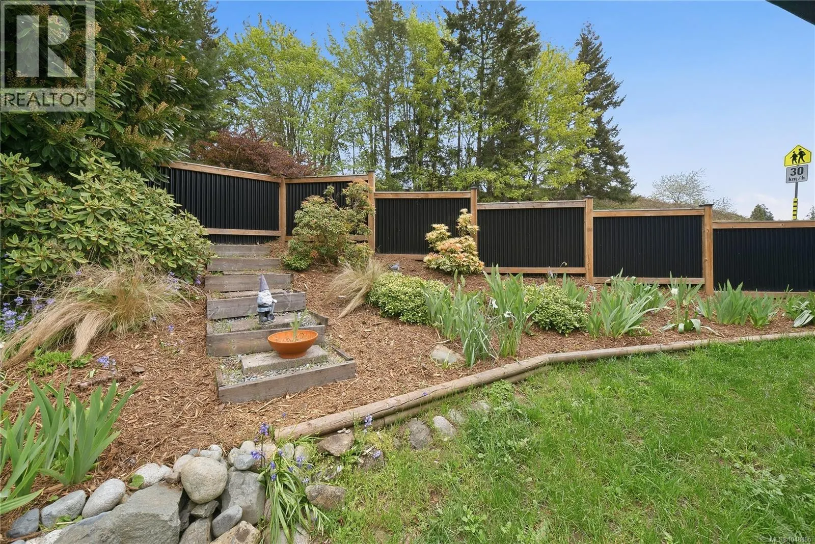3129 Departure Bay Rd