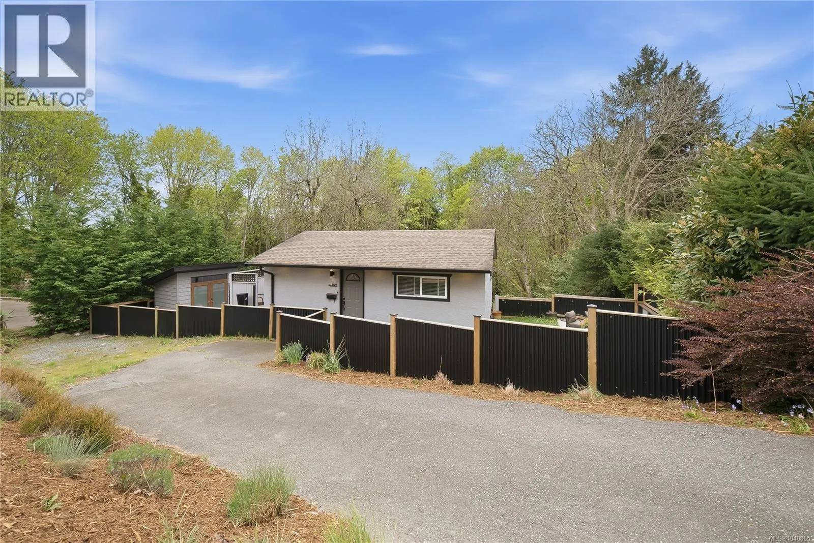 3129 Departure Bay Rd