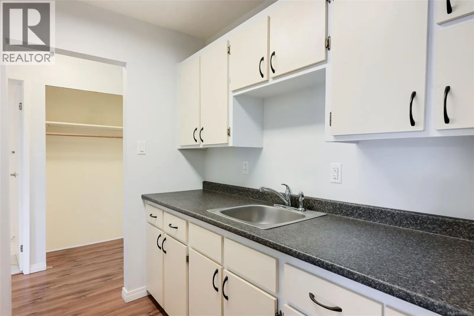 403 859 Carrie St