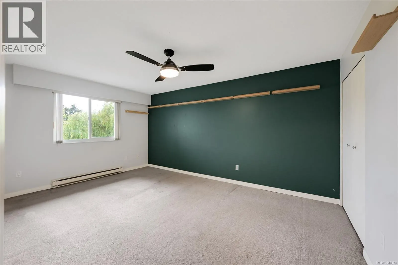 403 859 Carrie St