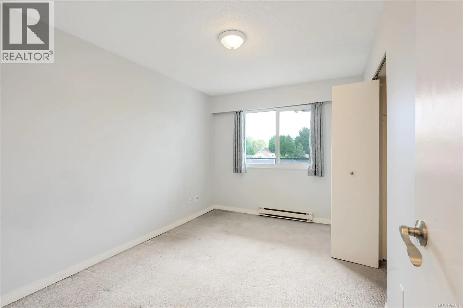 403 859 Carrie St