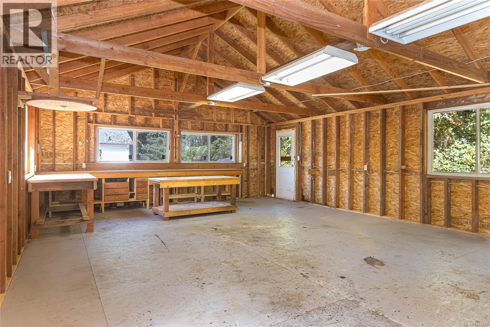 1475 McTavish Rd