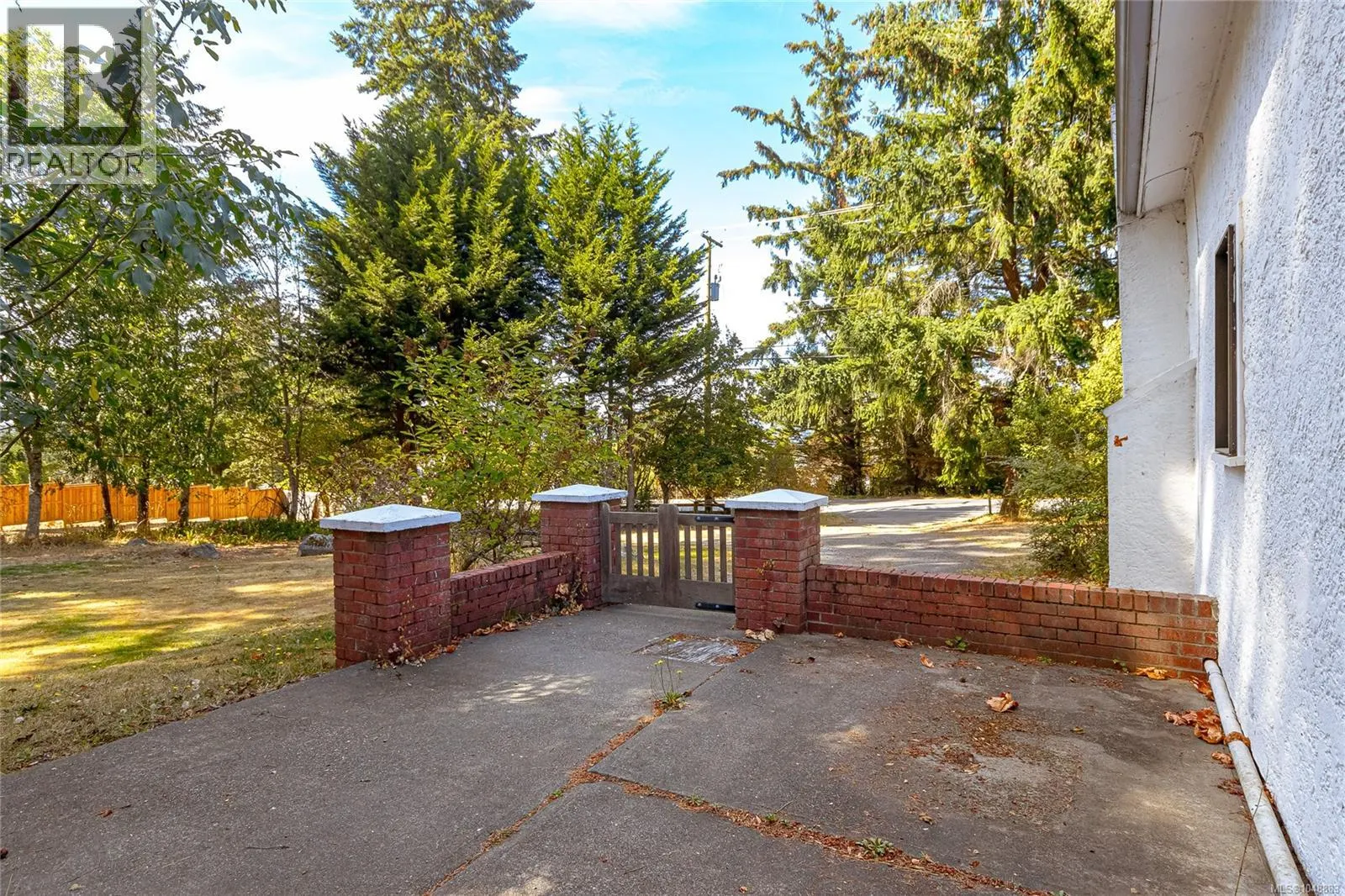 1475 McTavish Rd