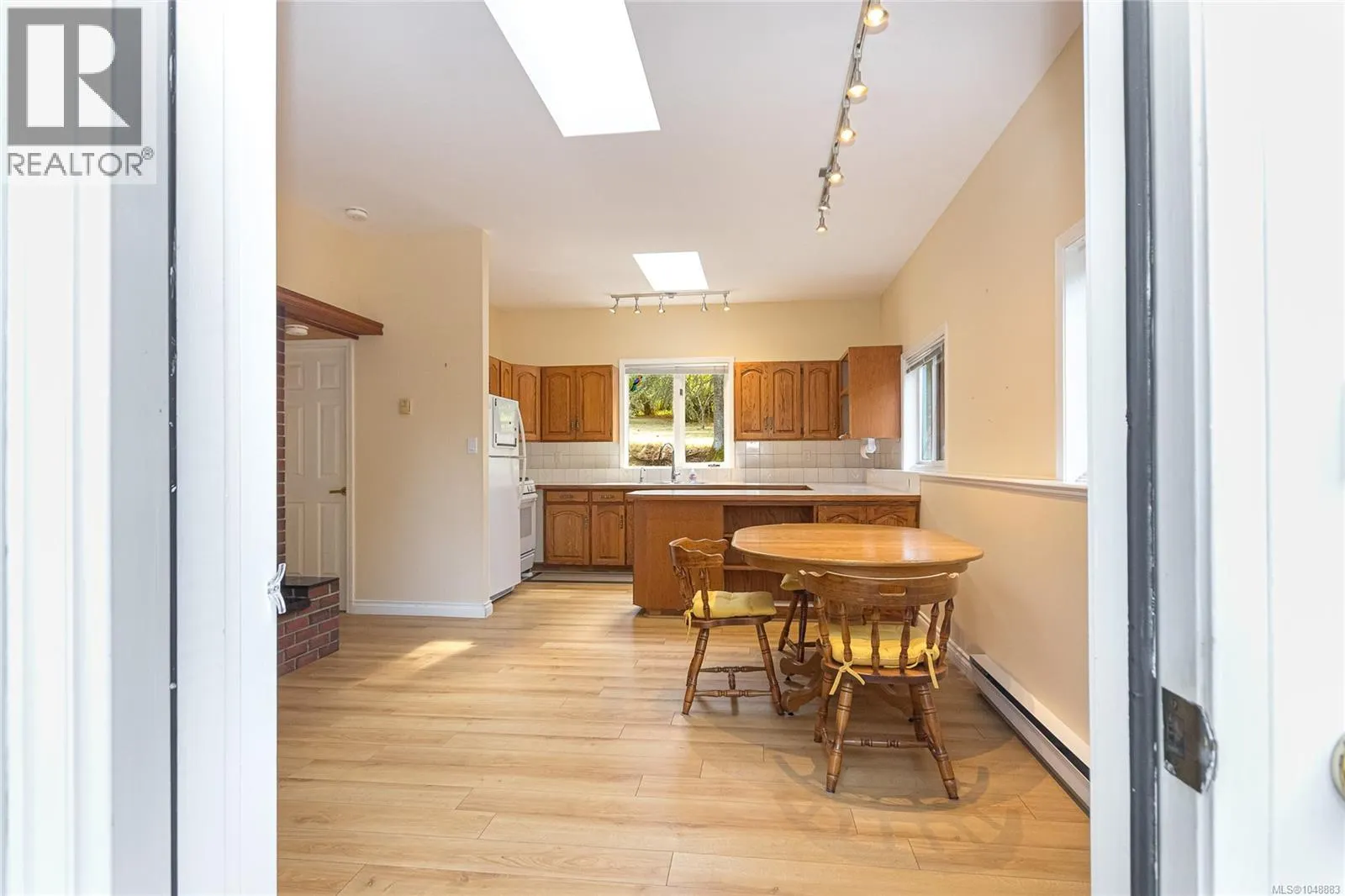 1475 McTavish Rd