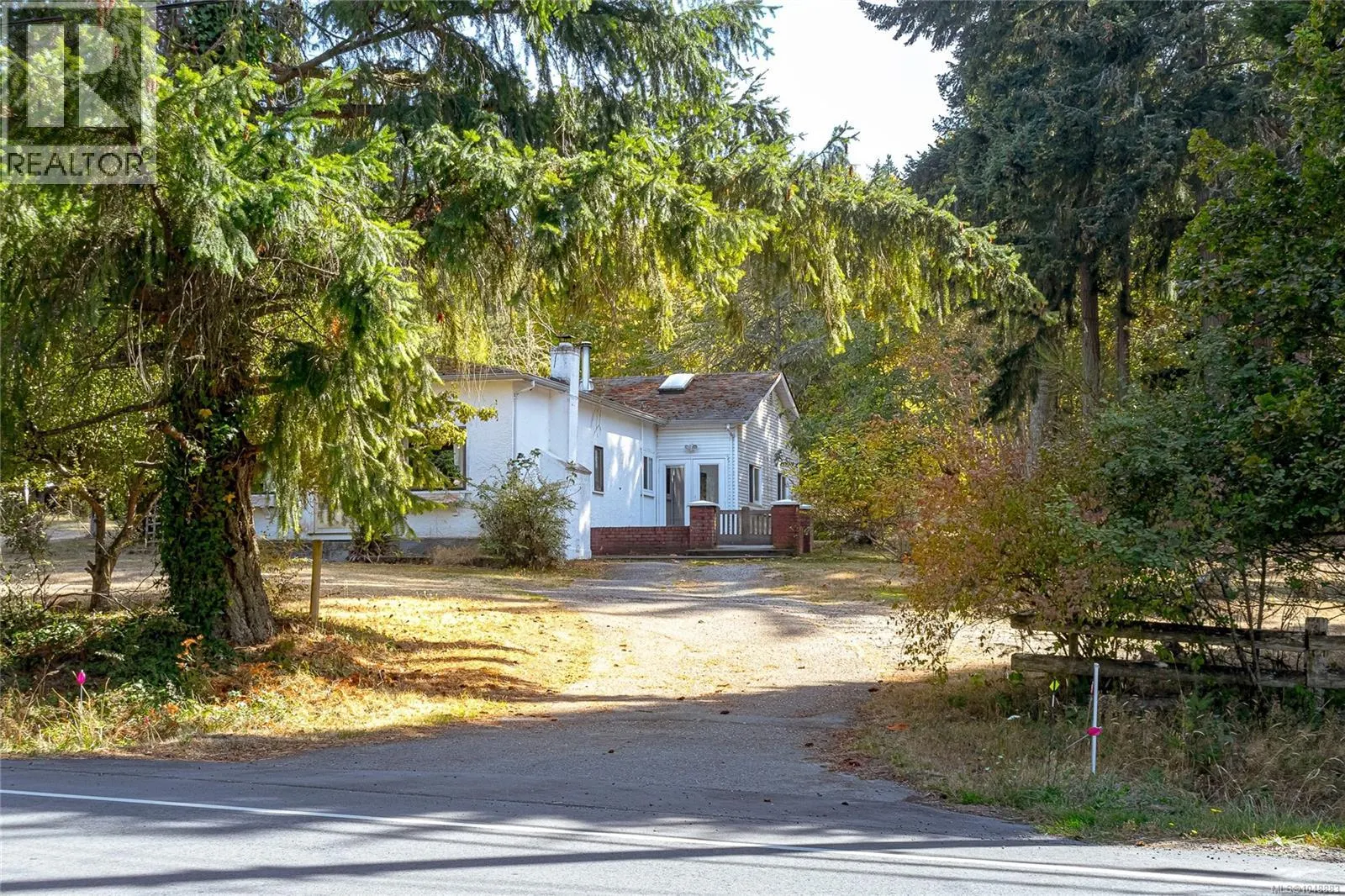 1475 McTavish Rd