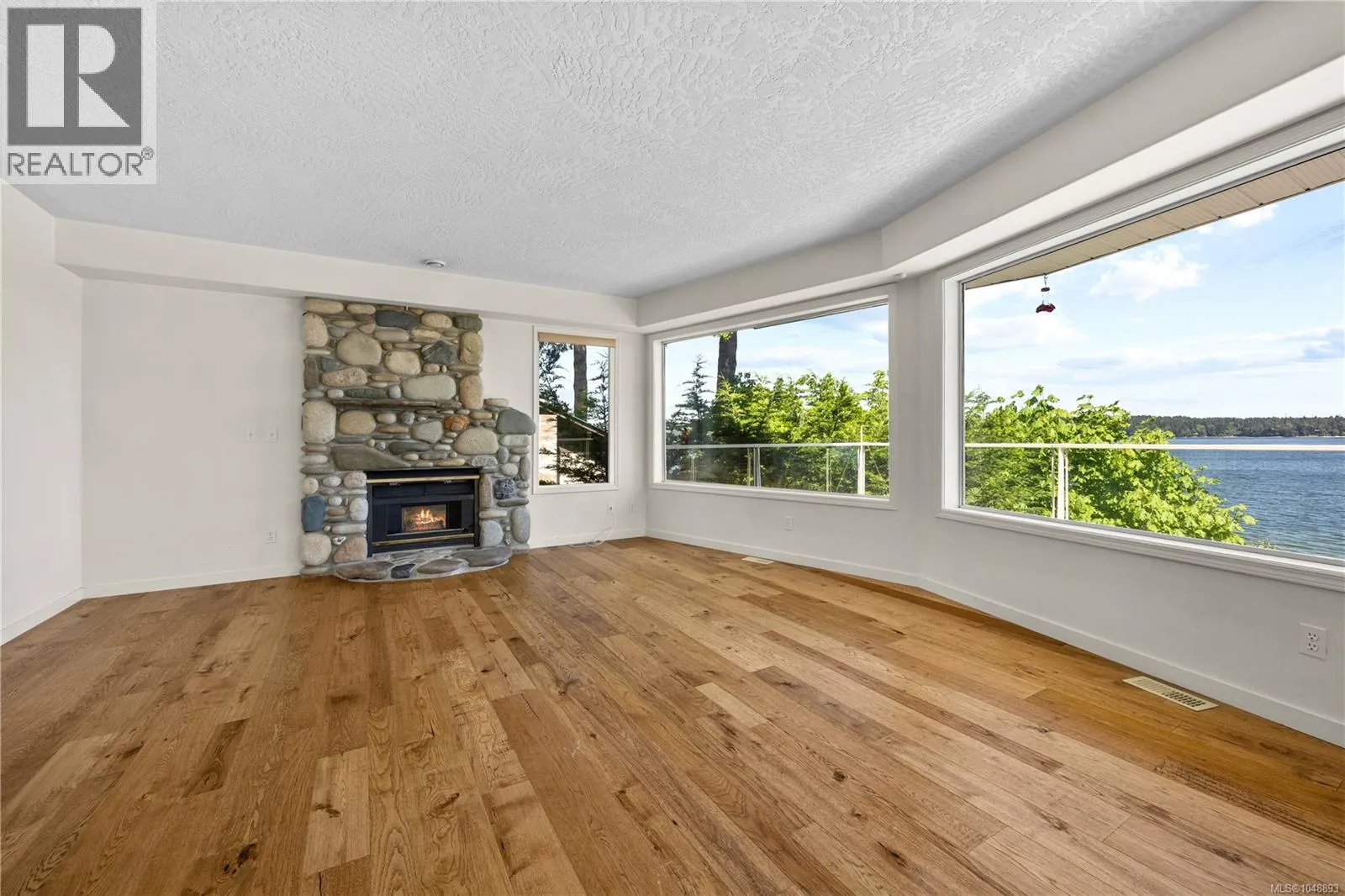 395 Woodley Rd