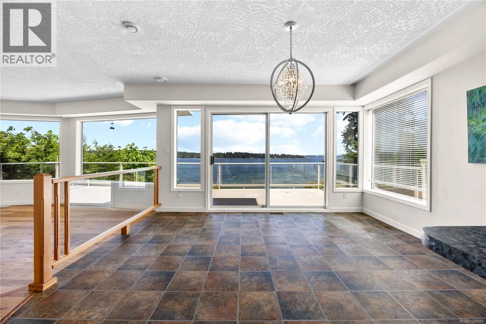 395 Woodley Rd