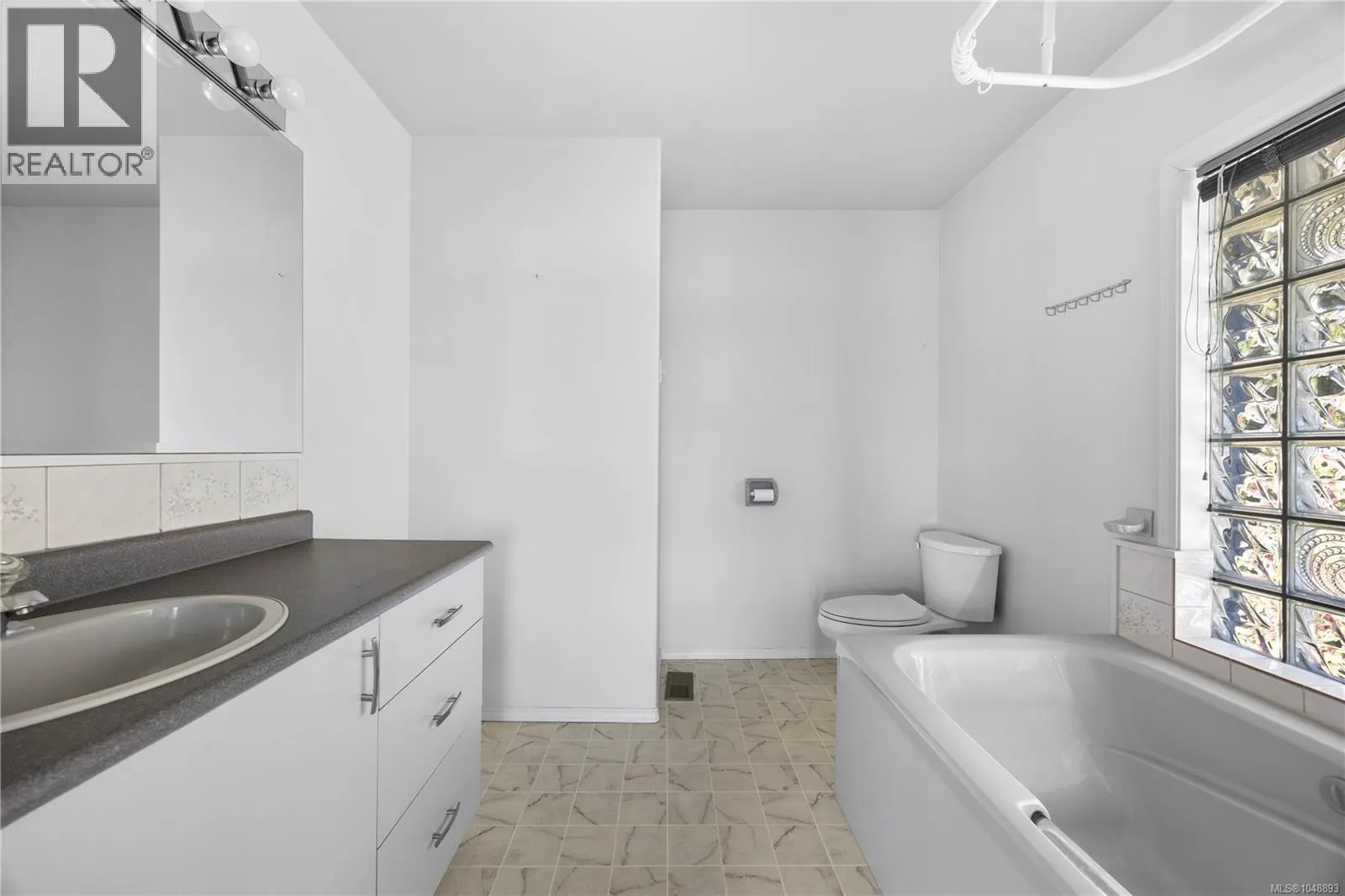 395 Woodley Rd