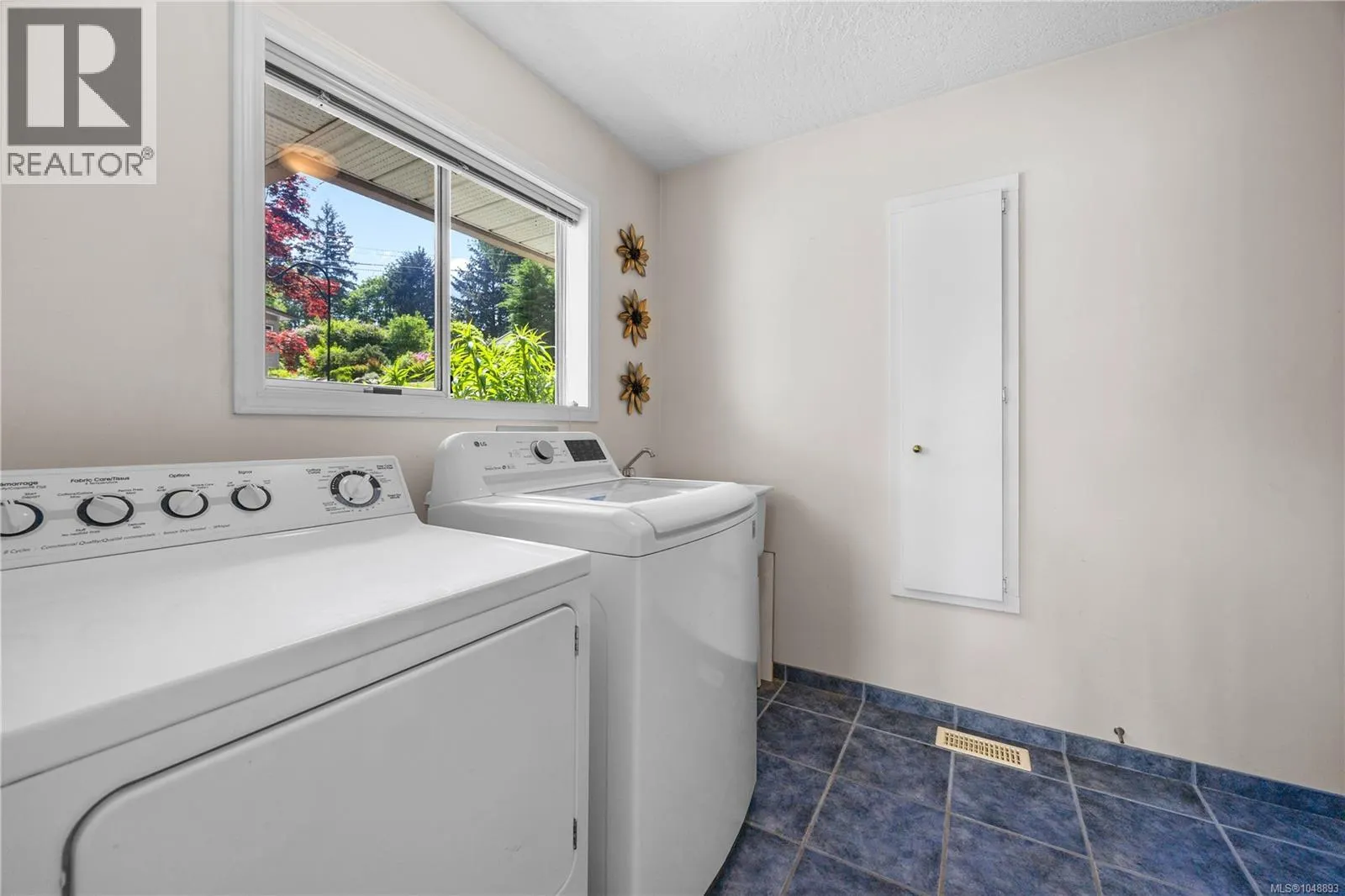 395 Woodley Rd