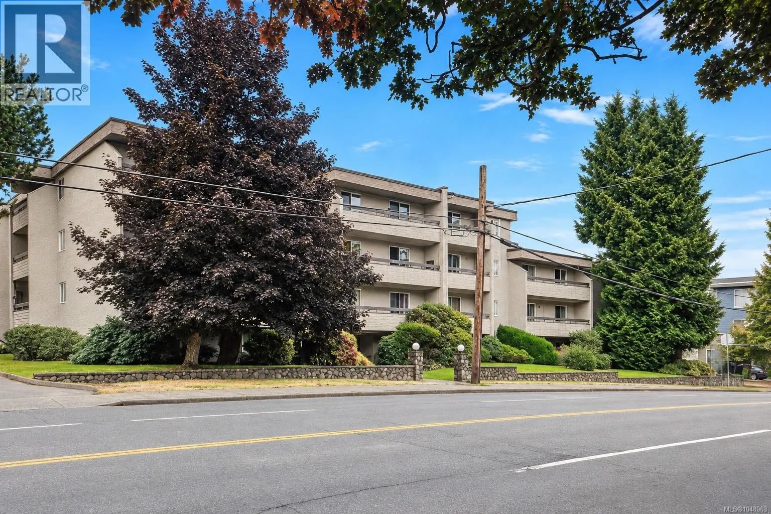 216 3235 Quadra St