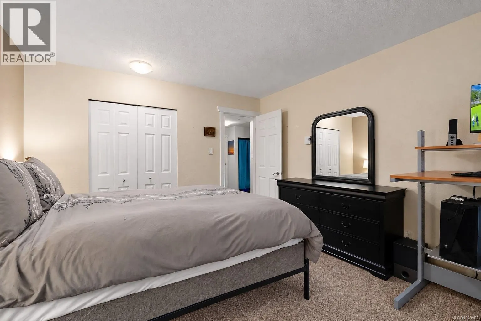 216 3235 Quadra St