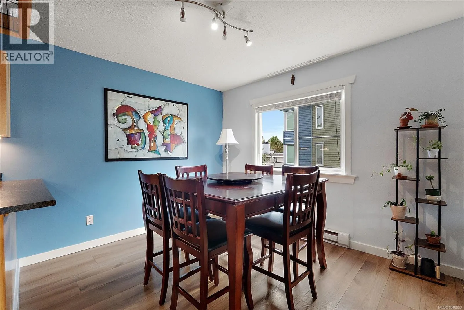 216 3235 Quadra St