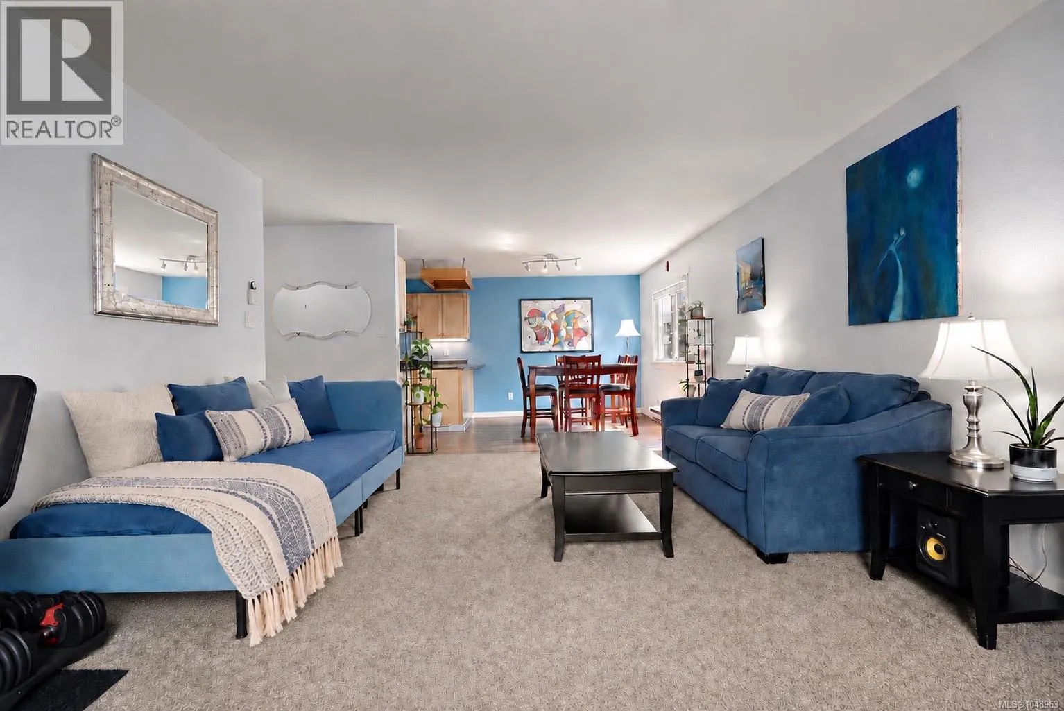 216 3235 Quadra St