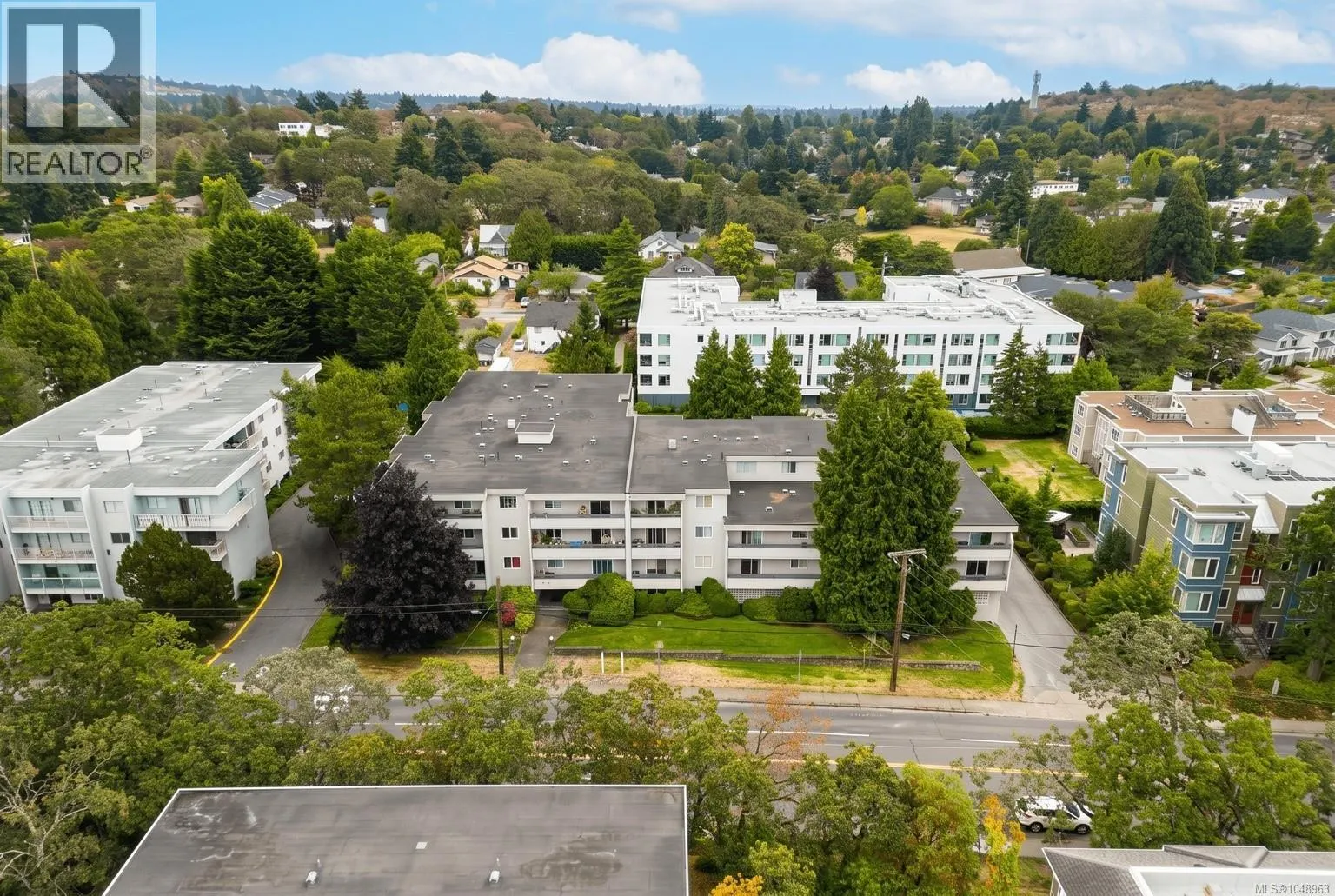 216 3235 Quadra St