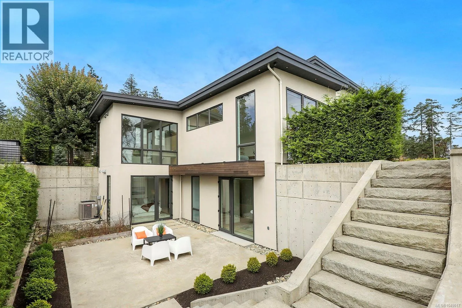 1724 Oak Leaf Dr
