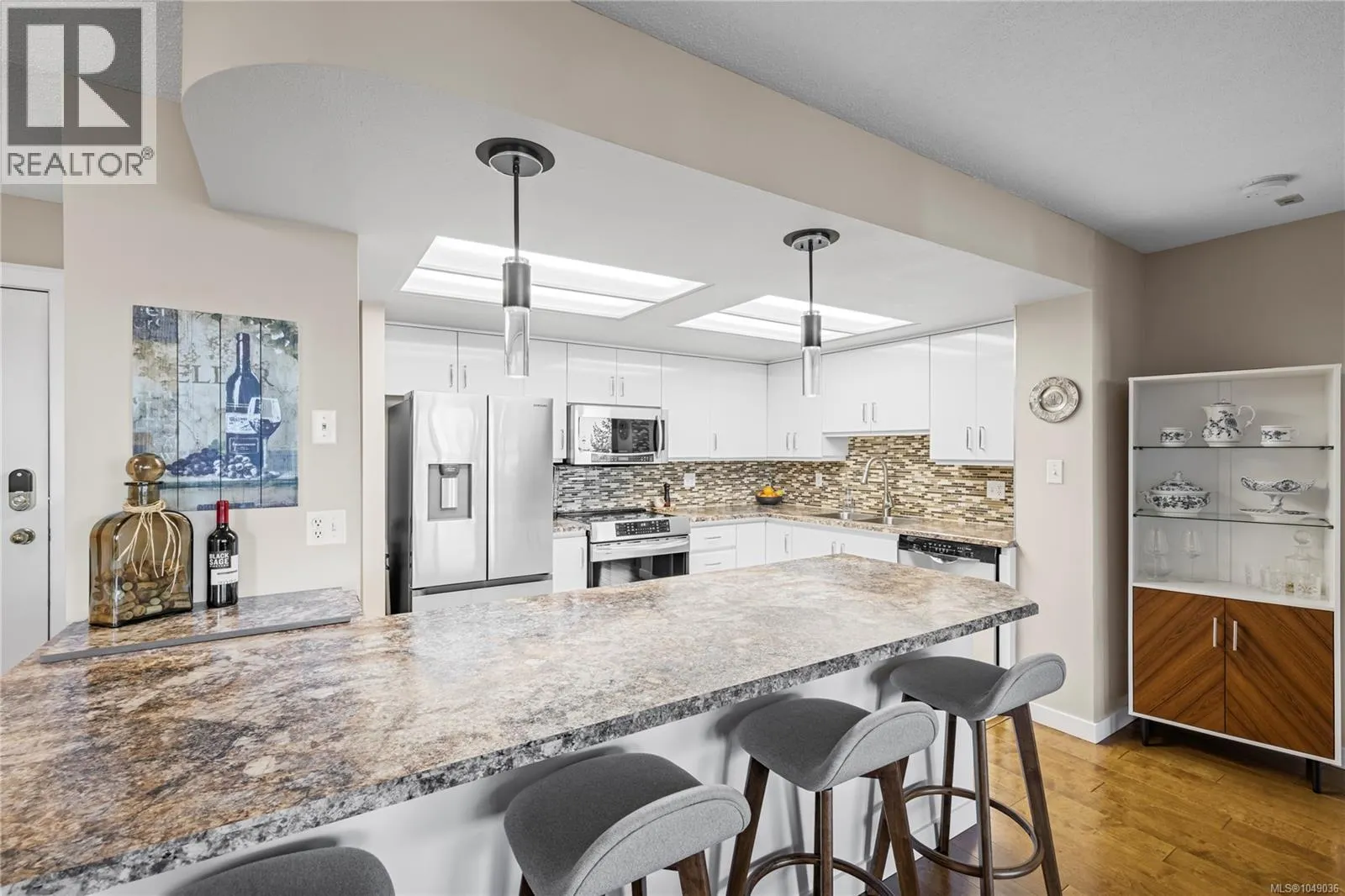 206 158 Promenade Dr