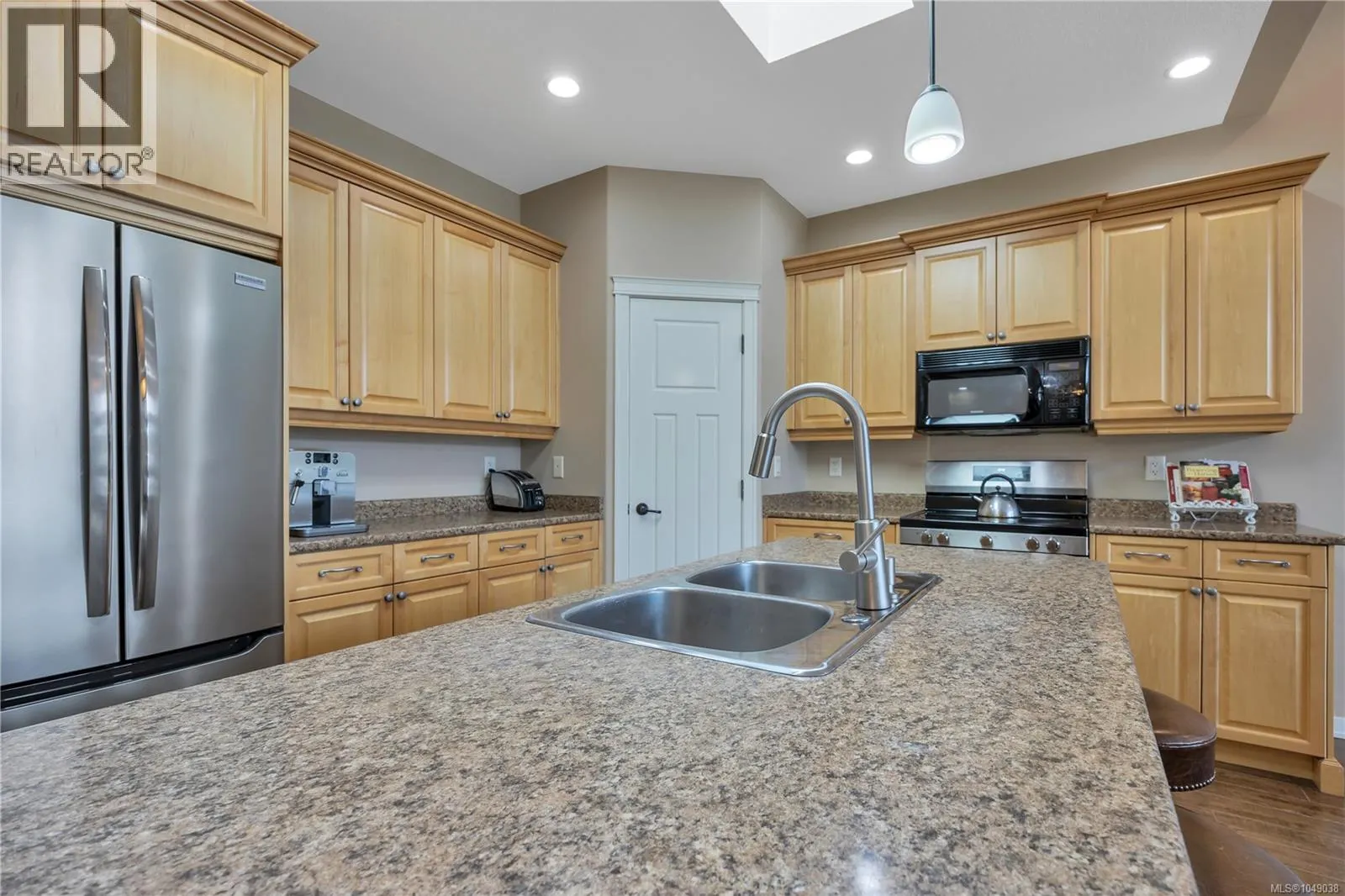 101 6245 PLEASANT RIDGE Pl