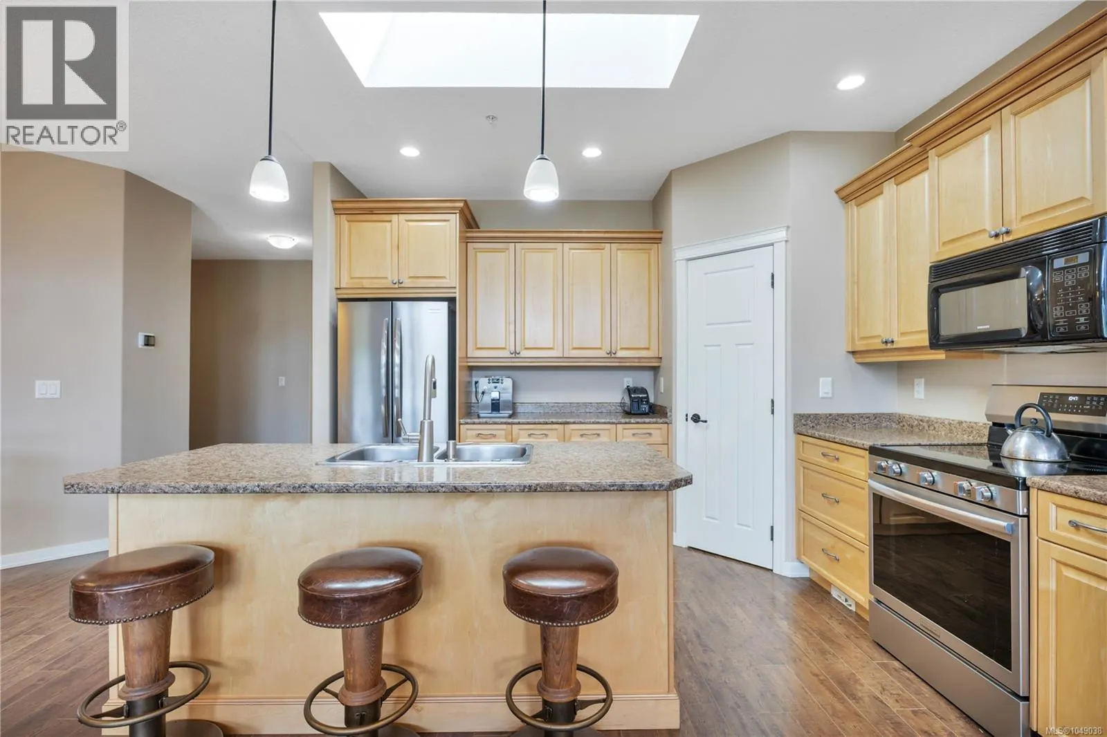 101 6245 PLEASANT RIDGE Pl