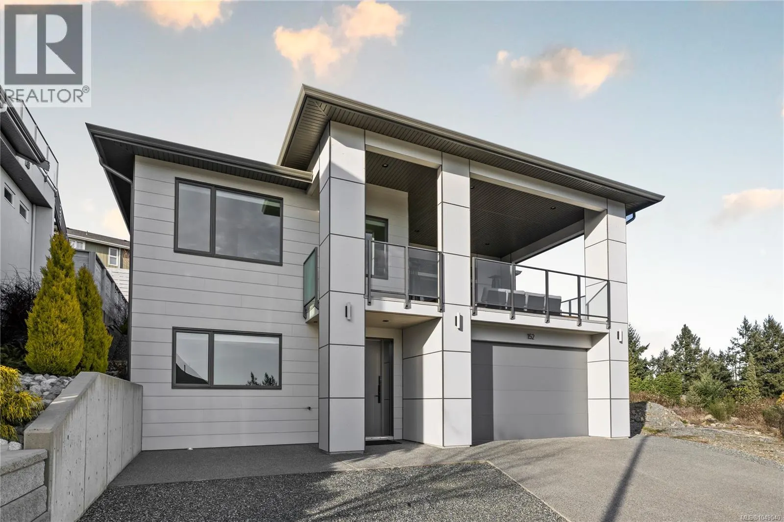152 Golden Oaks Cres