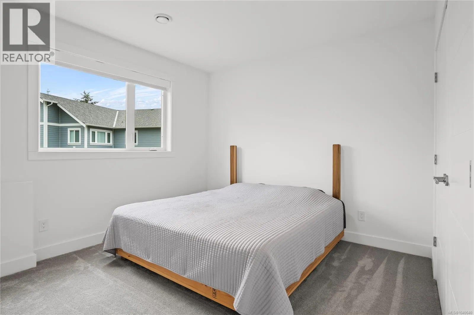 152 Golden Oaks Cres
