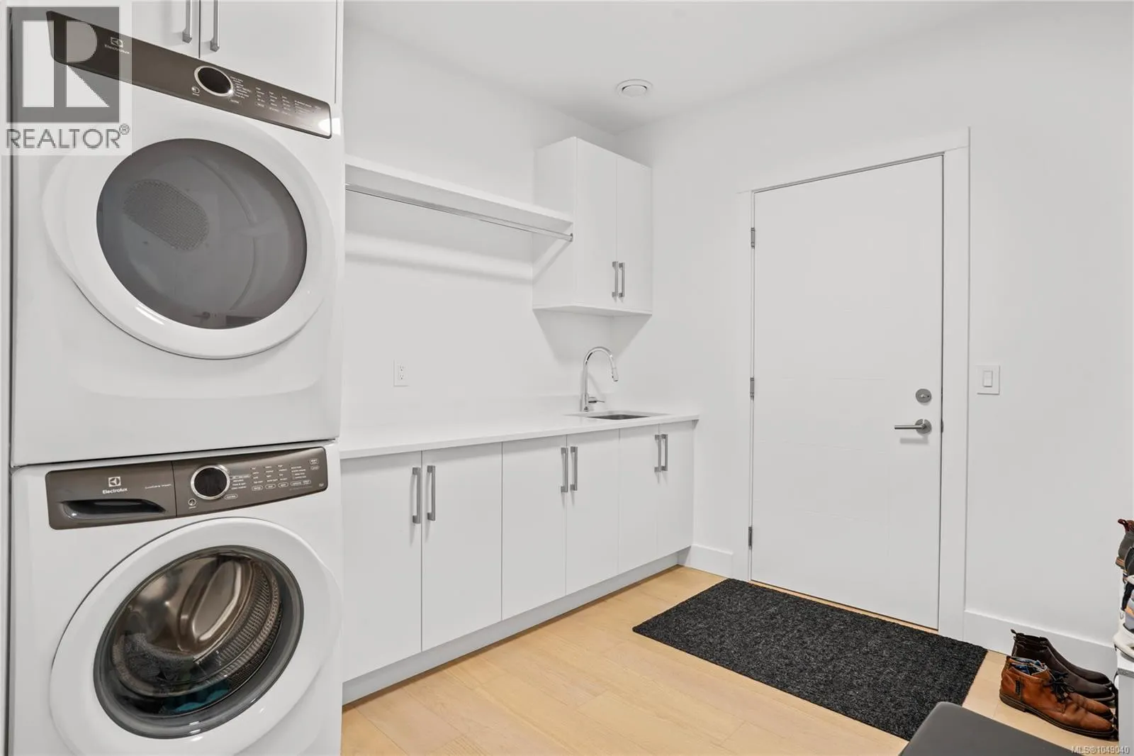 152 Golden Oaks Cres