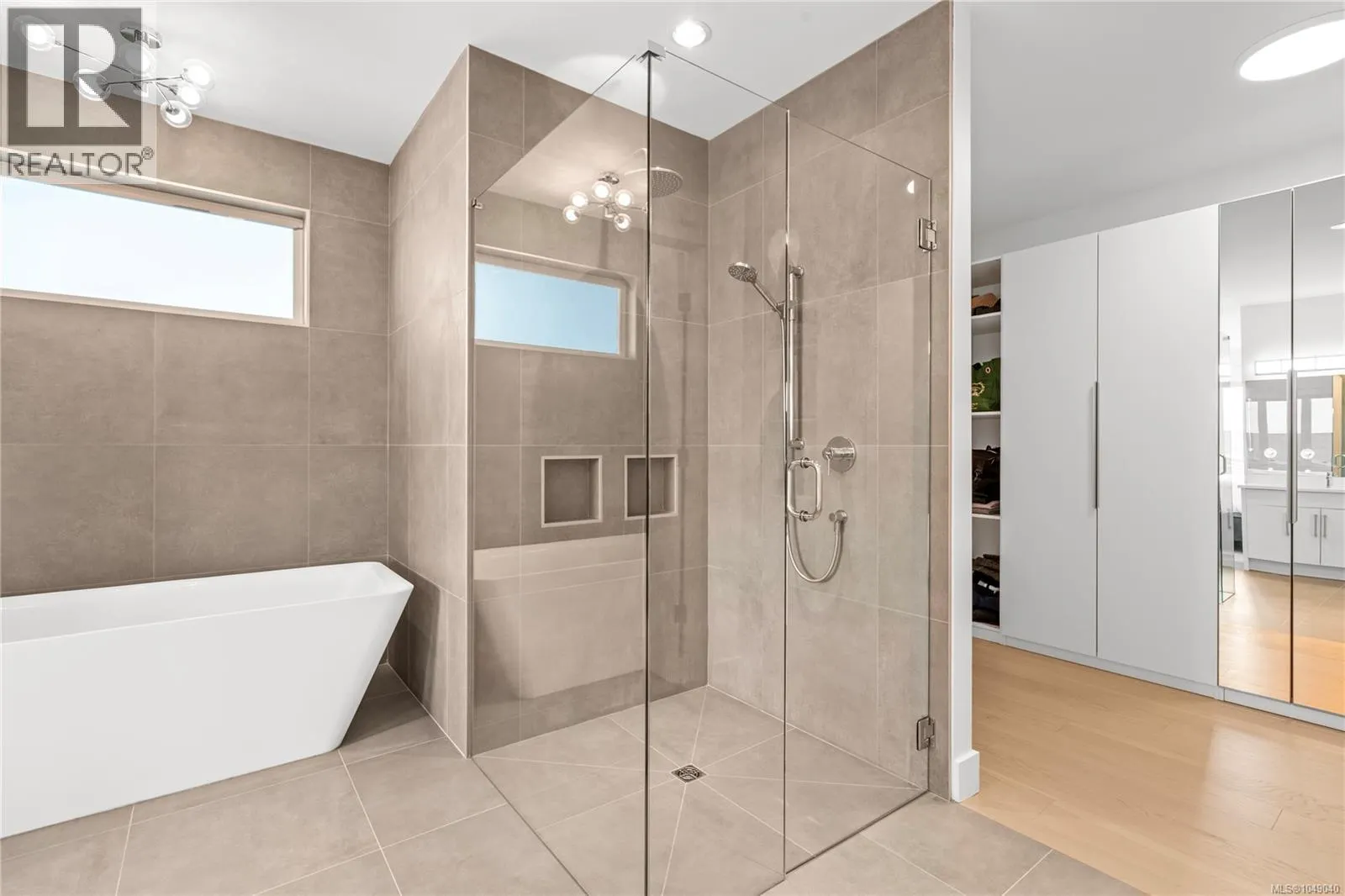 152 Golden Oaks Cres