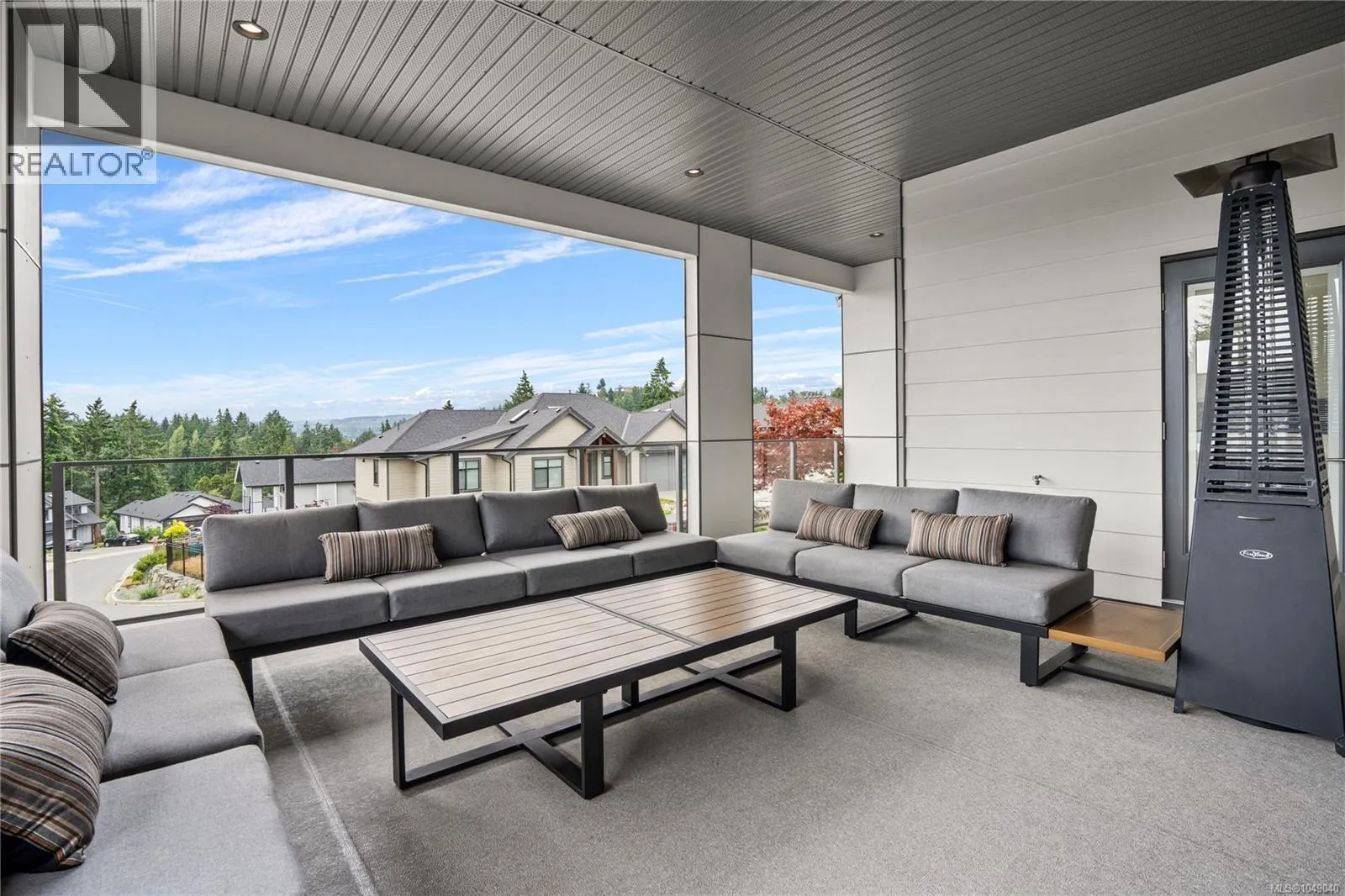 152 Golden Oaks Cres