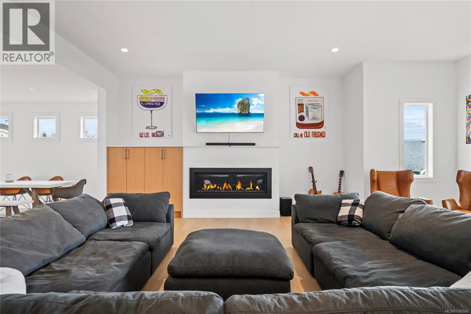152 Golden Oaks Cres