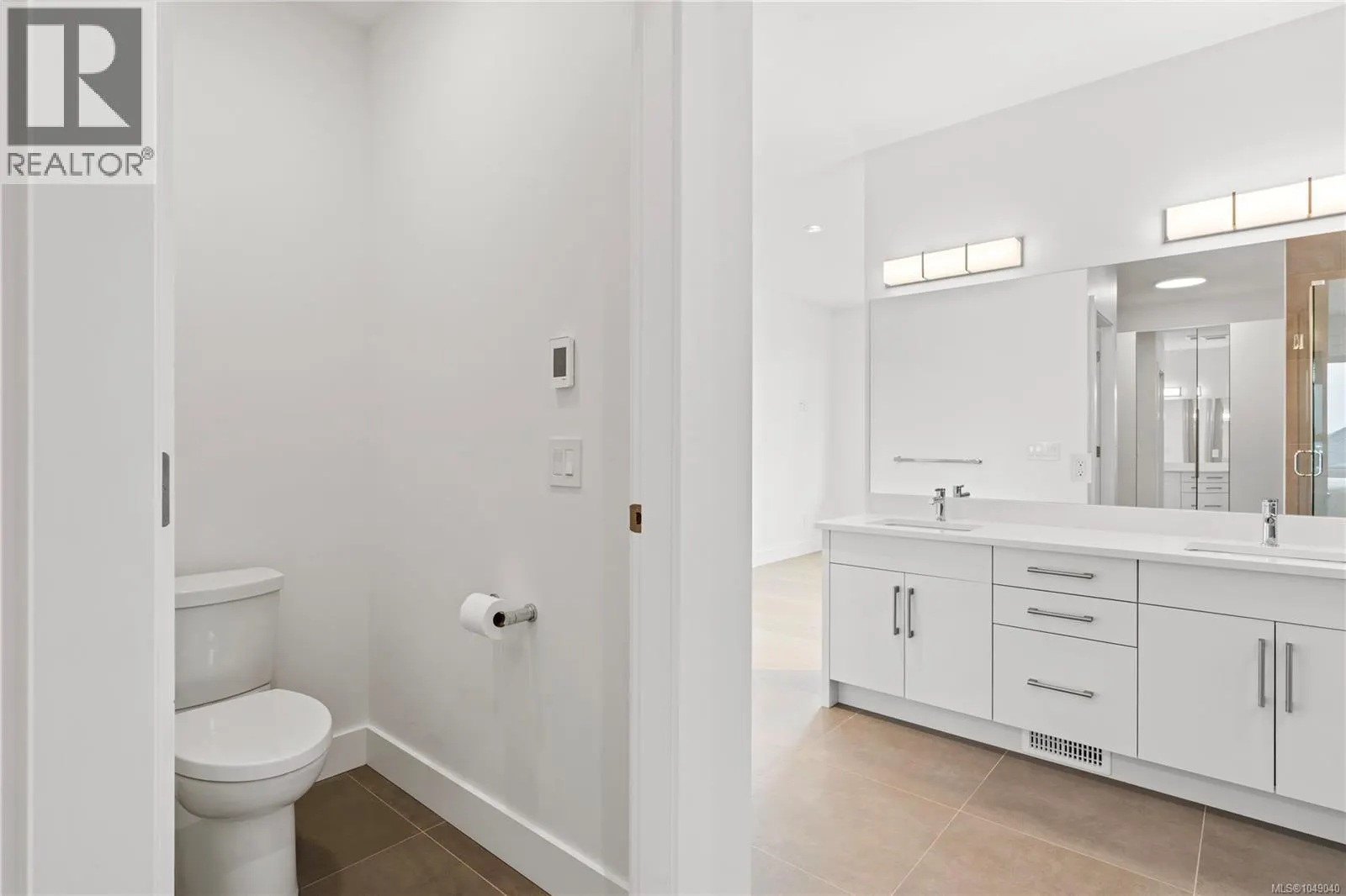 152 Golden Oaks Cres