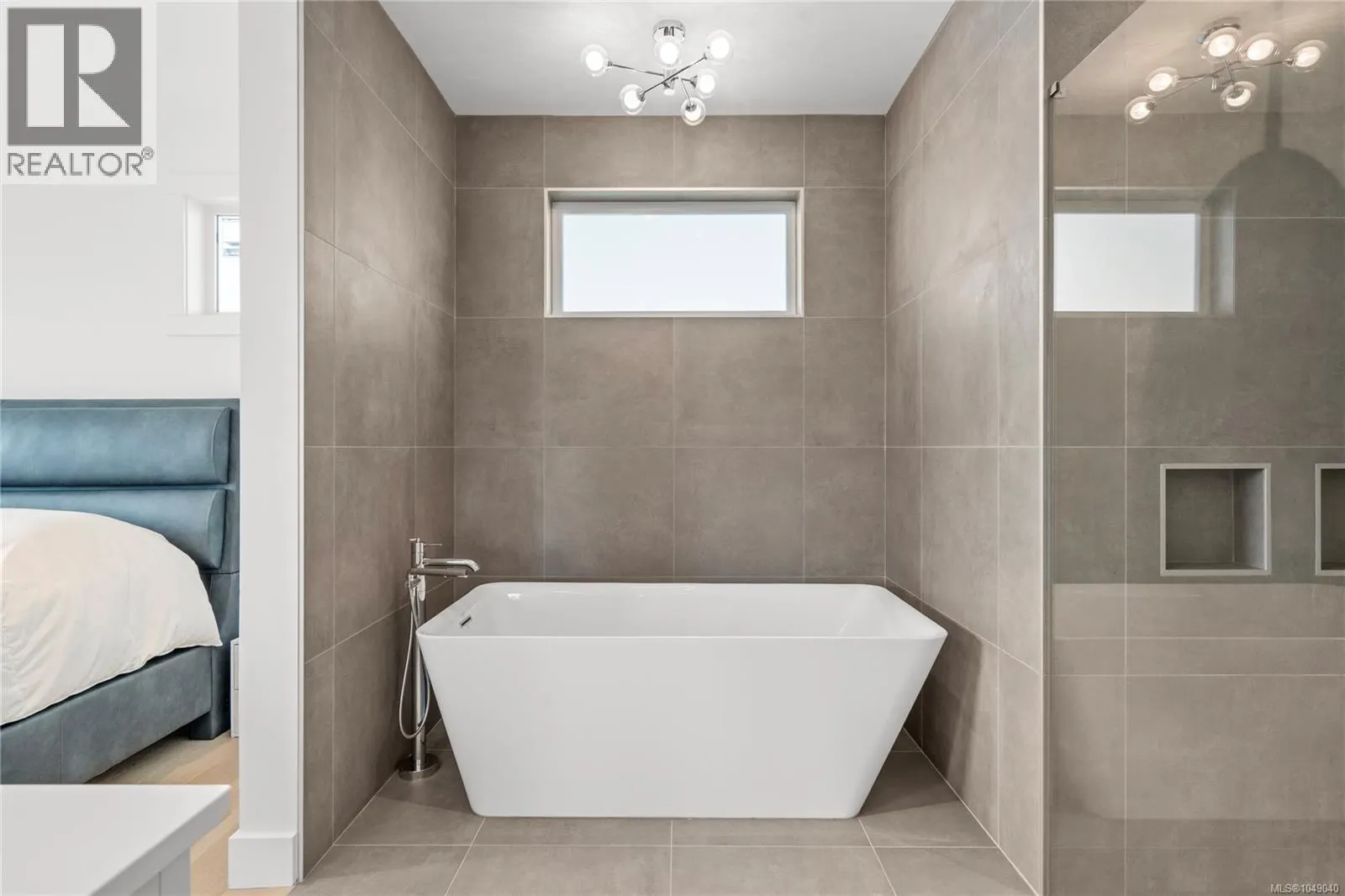152 Golden Oaks Cres