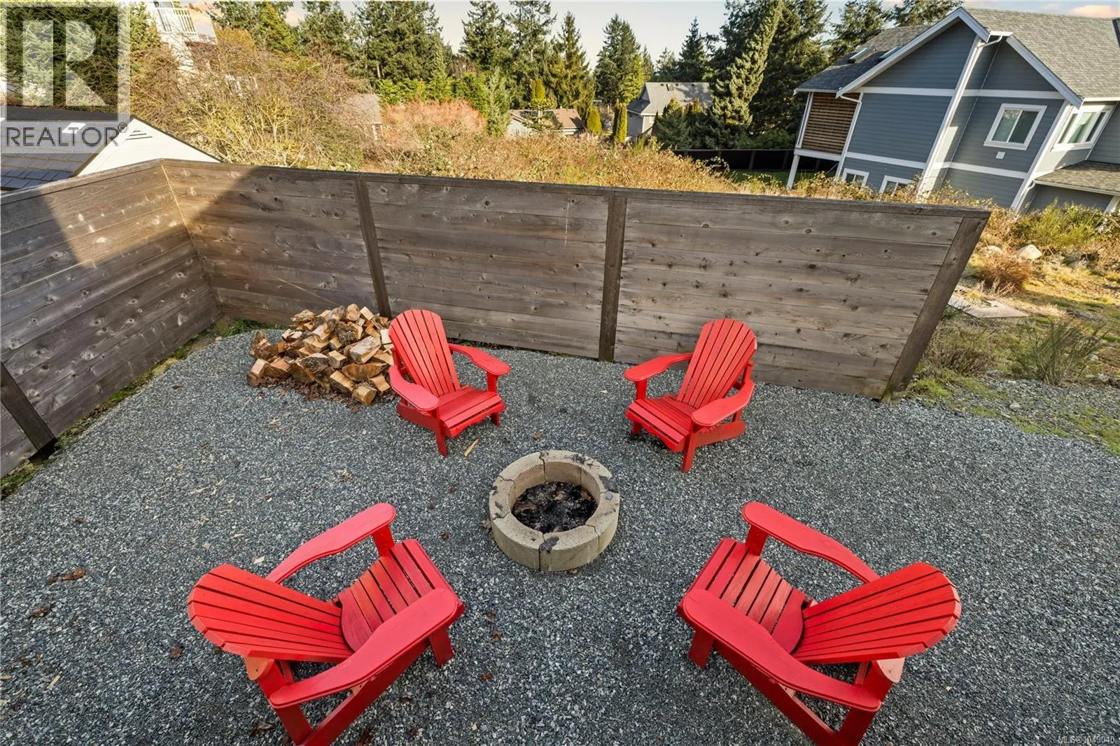 152 Golden Oaks Cres