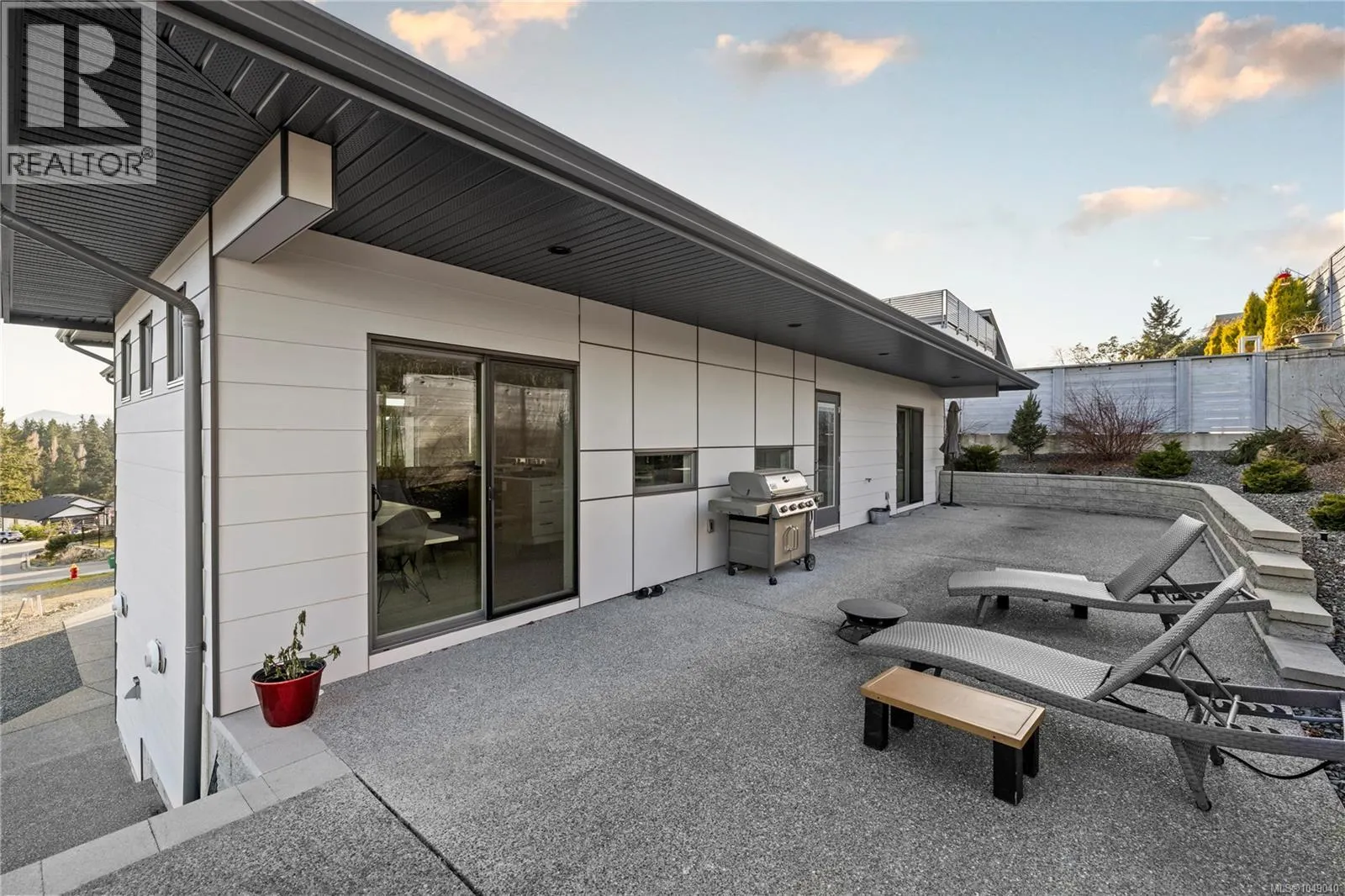 152 Golden Oaks Cres