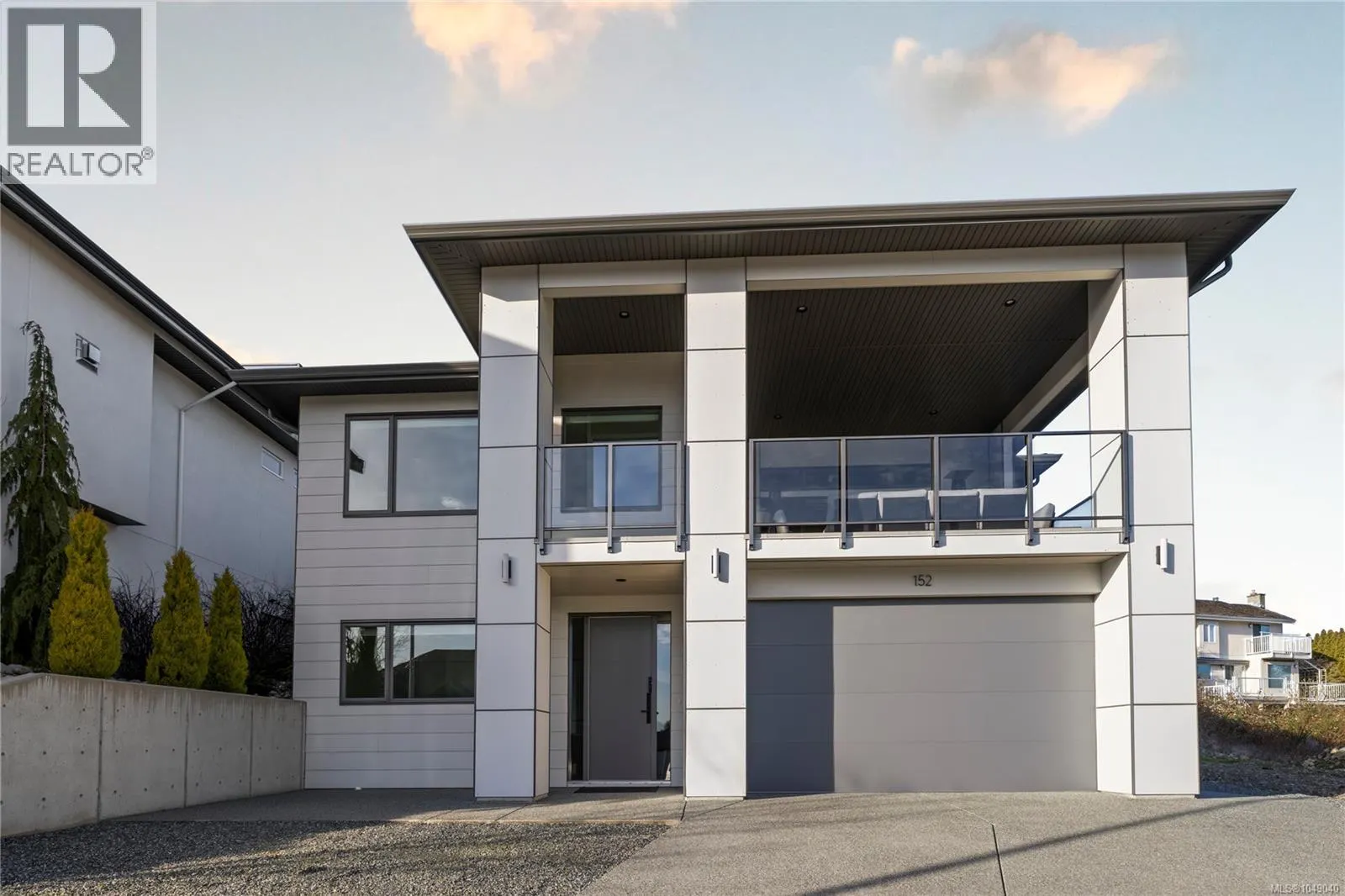 152 Golden Oaks Cres