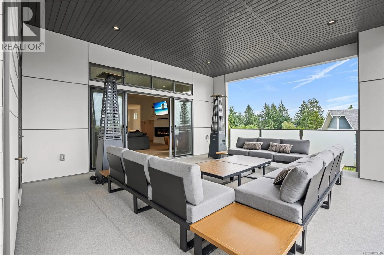 152 Golden Oaks Cres