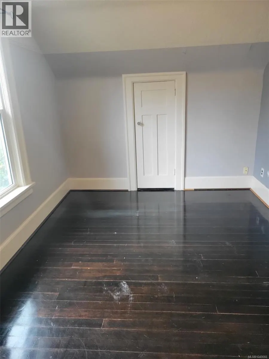 11 Eaton Ave