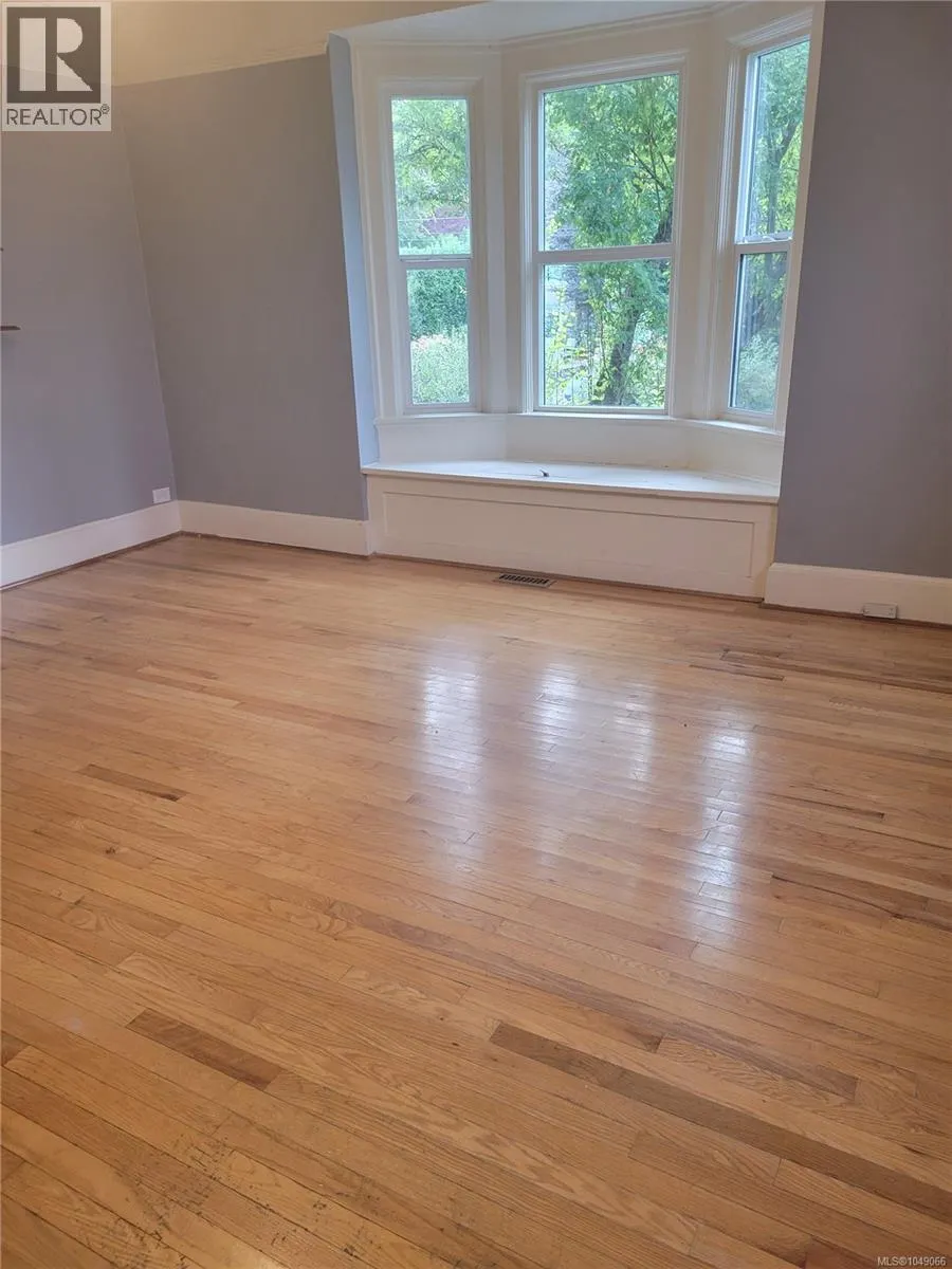 11 Eaton Ave