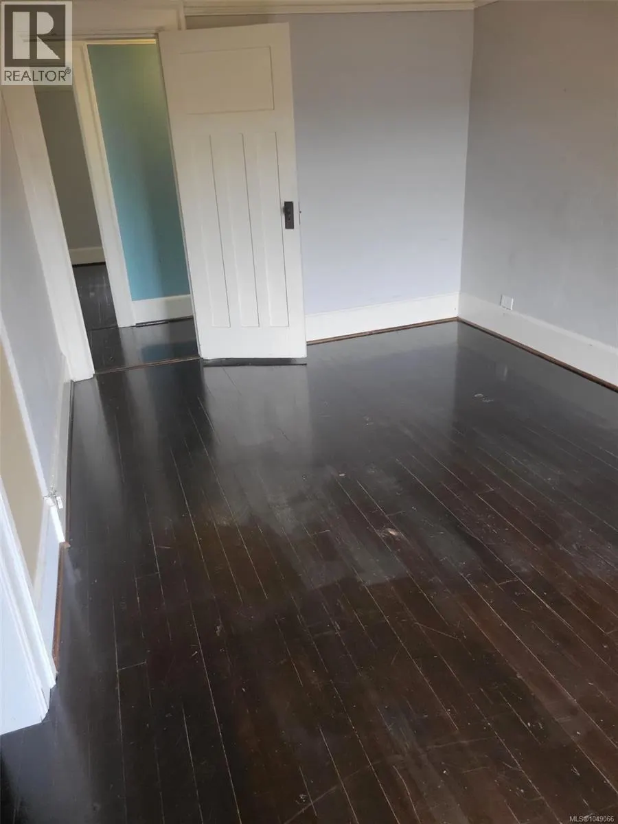 11 Eaton Ave