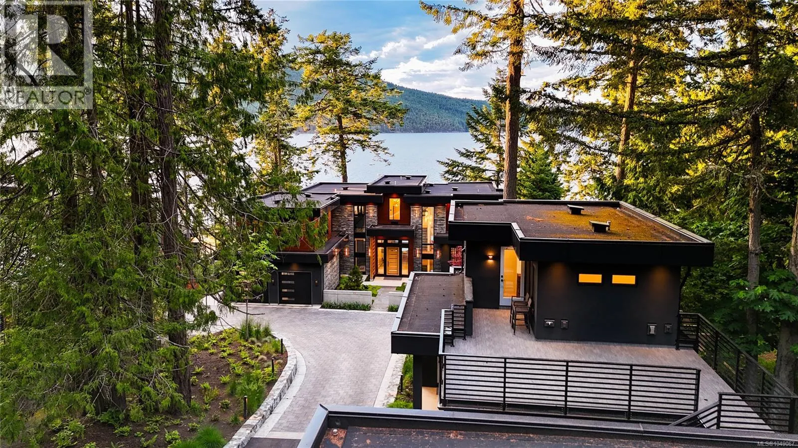 848 Lands End Rd