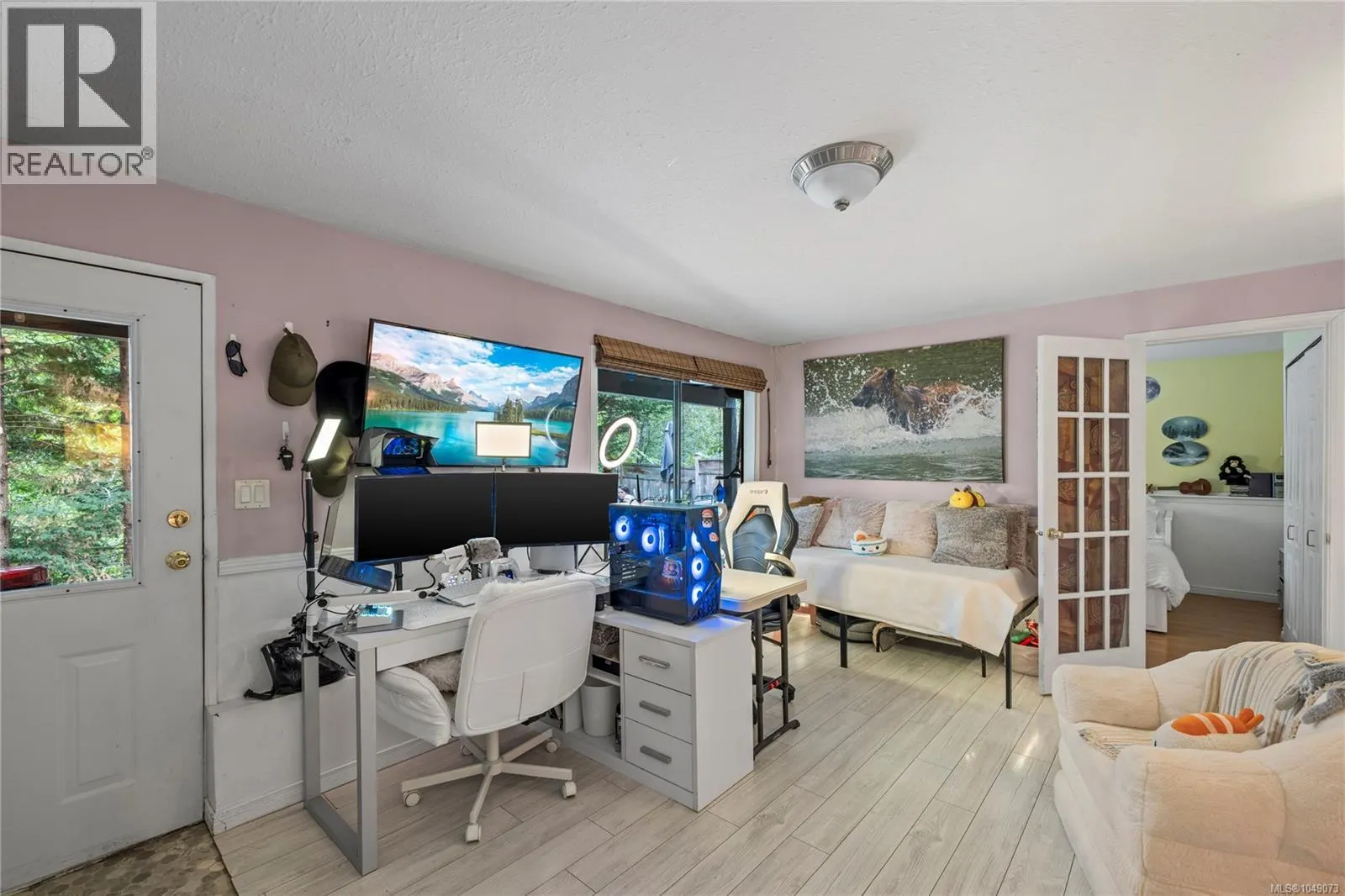 3557 Fairview Dr