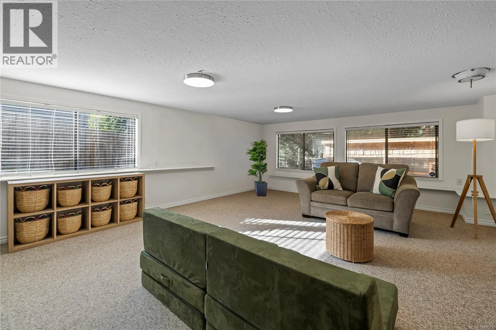 3557 Fairview Dr