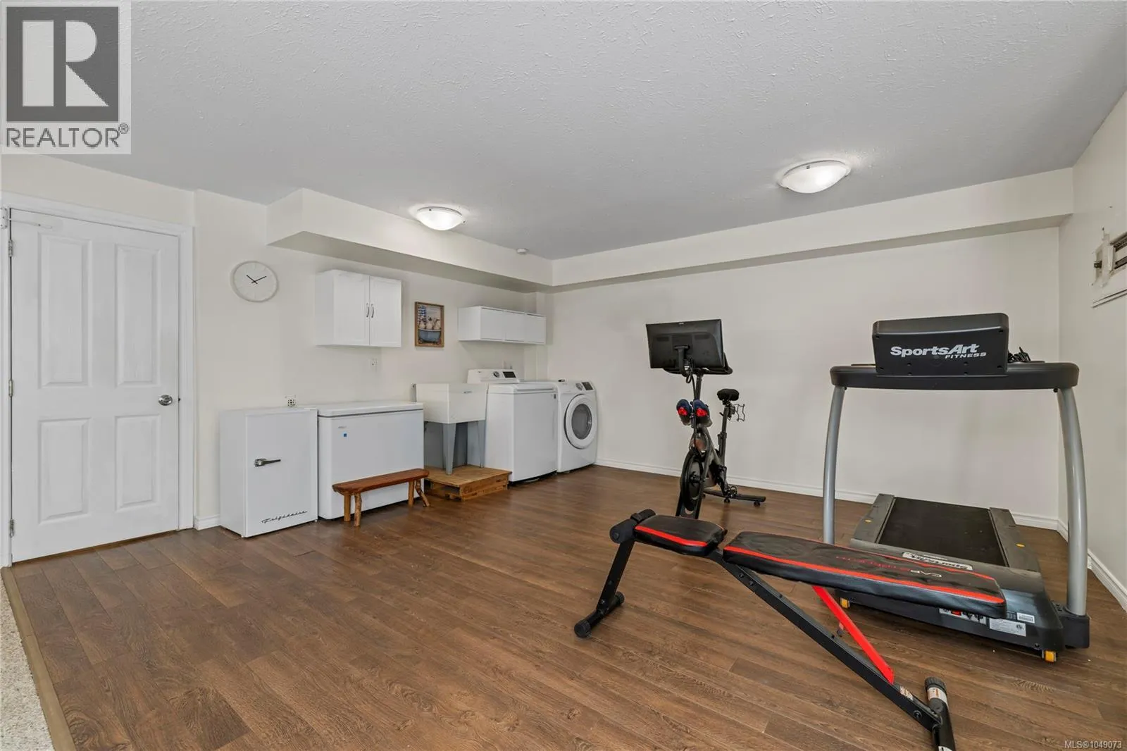 3557 Fairview Dr