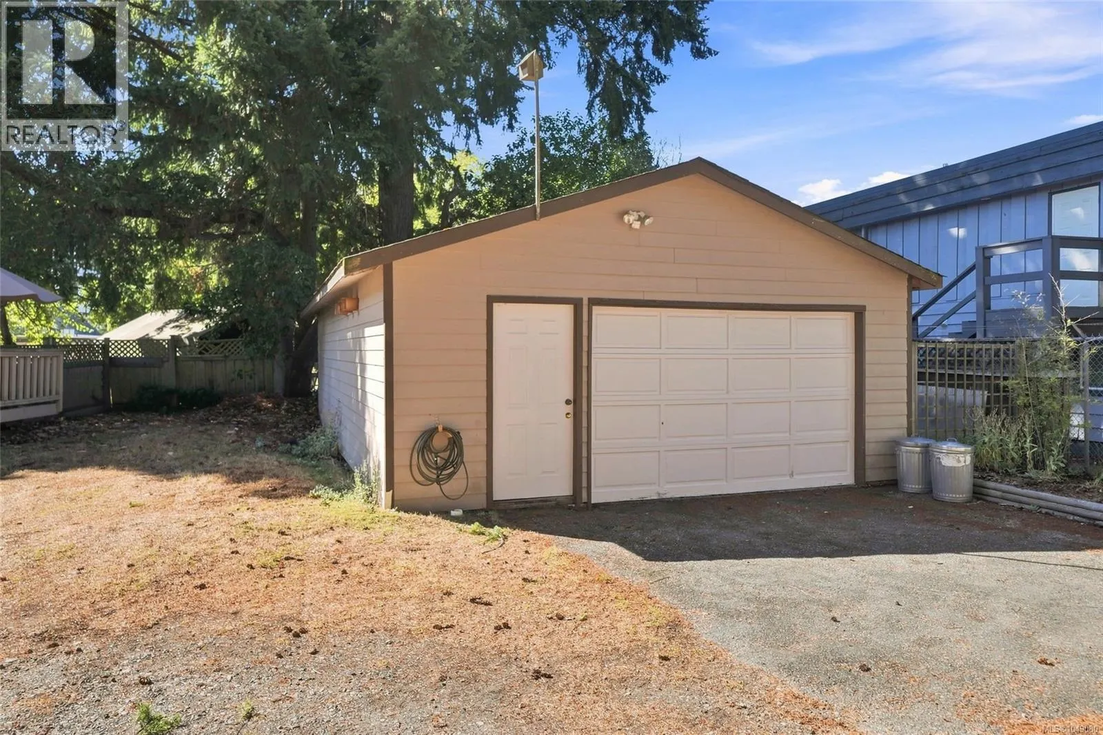 611 Pioneer Cres