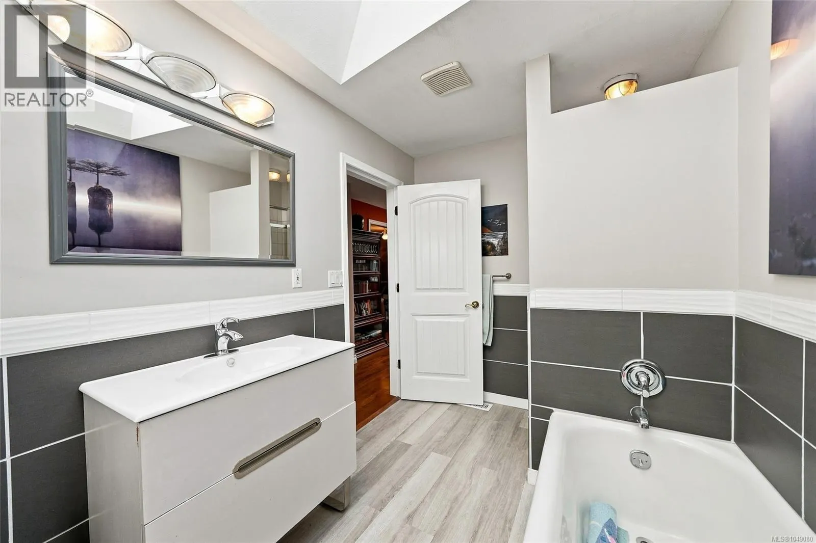 611 Pioneer Cres