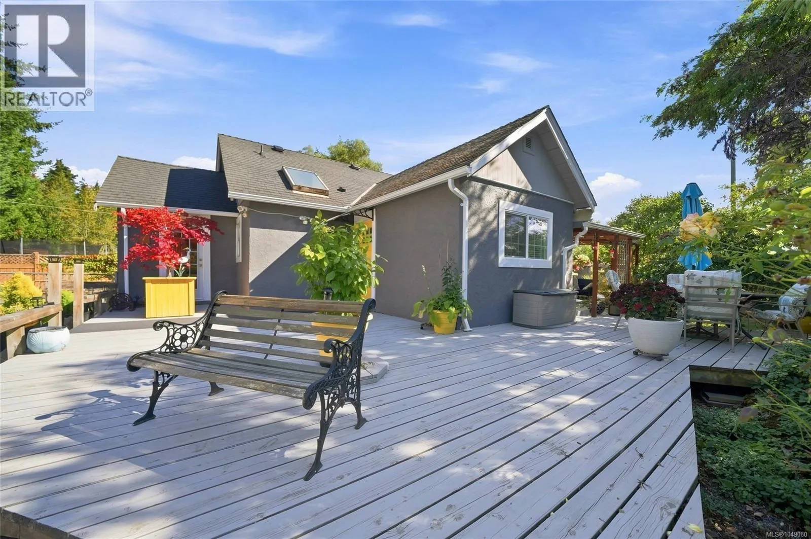 611 Pioneer Cres