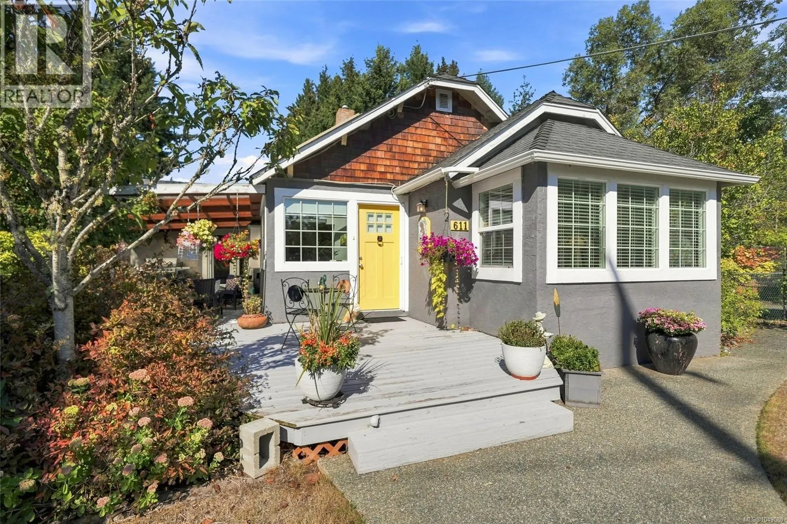 611 Pioneer Cres
